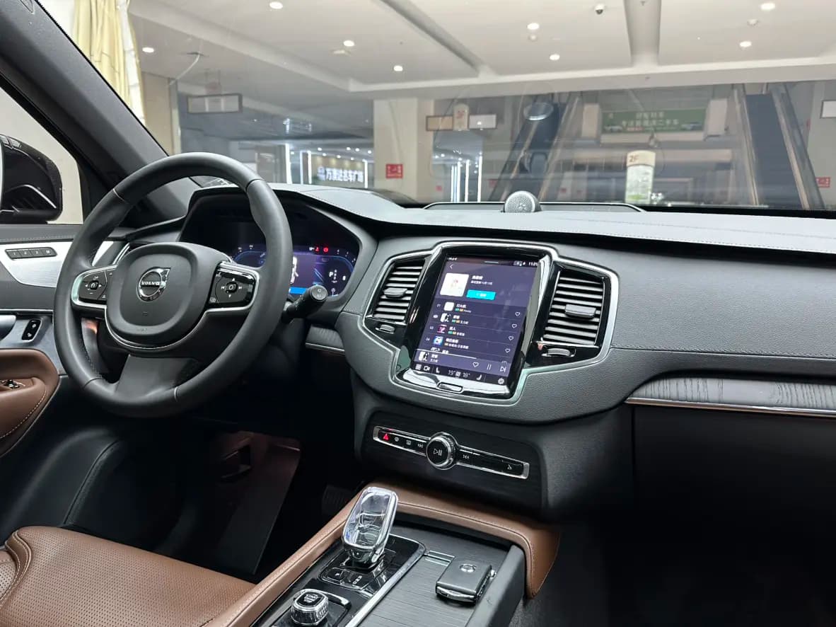 Volvo XC90 2024 г. 39080 км. — фото 12