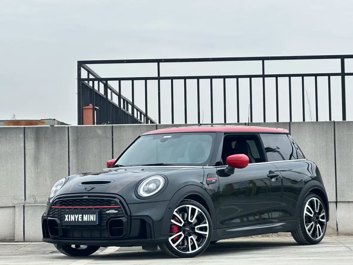 MINI JCW 2021 г. 43137 км.