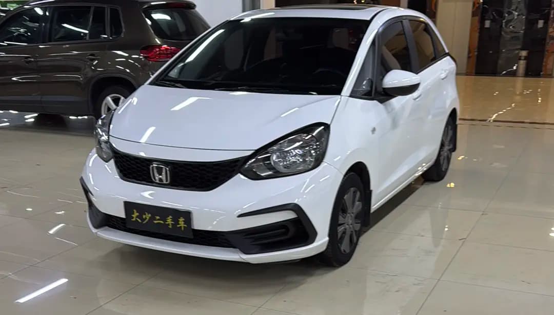 Honda Fit 2023 г. 38111 км.
