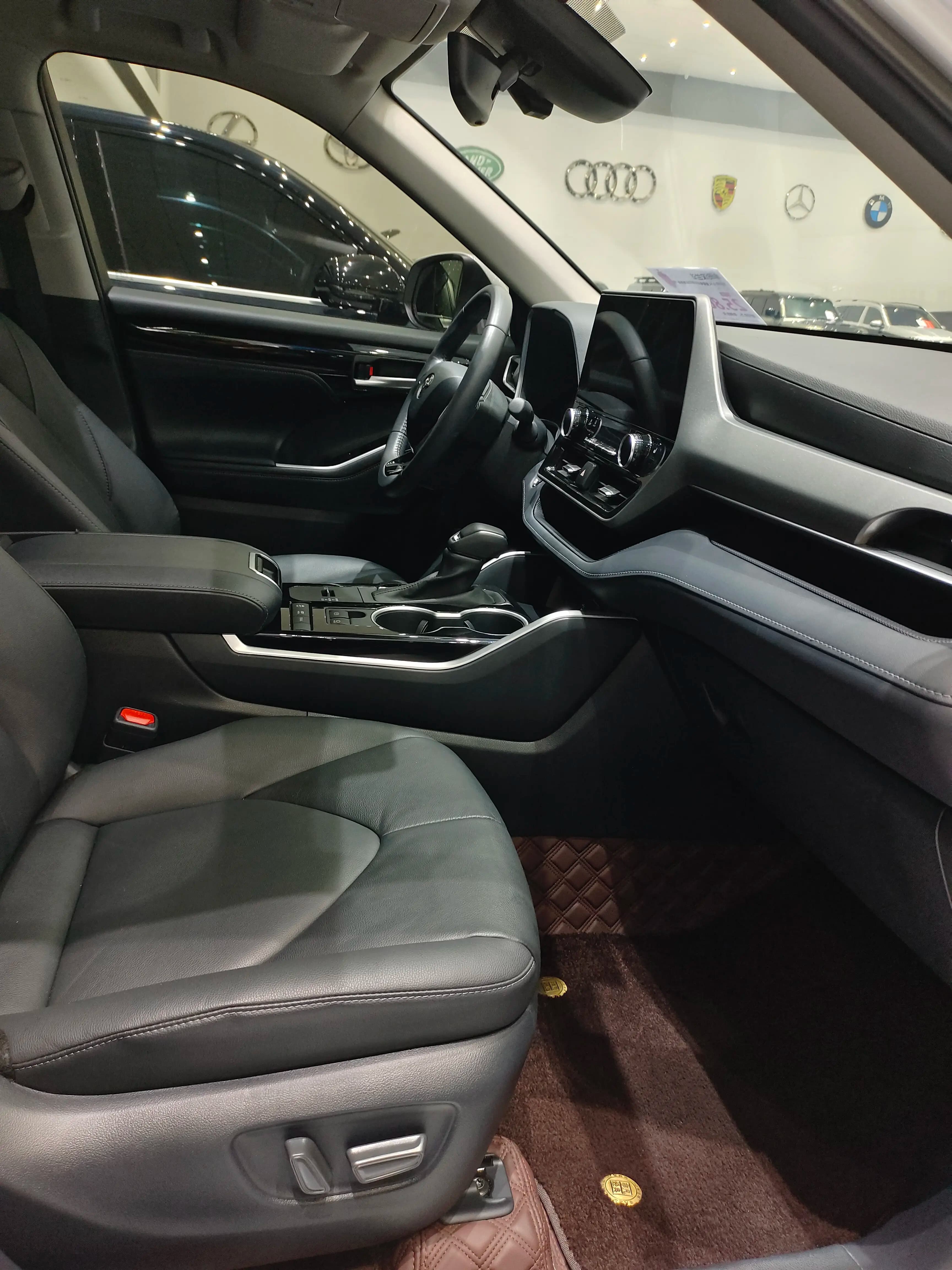 Toyota Highlander 2024 г. 23005 км. — фото 14