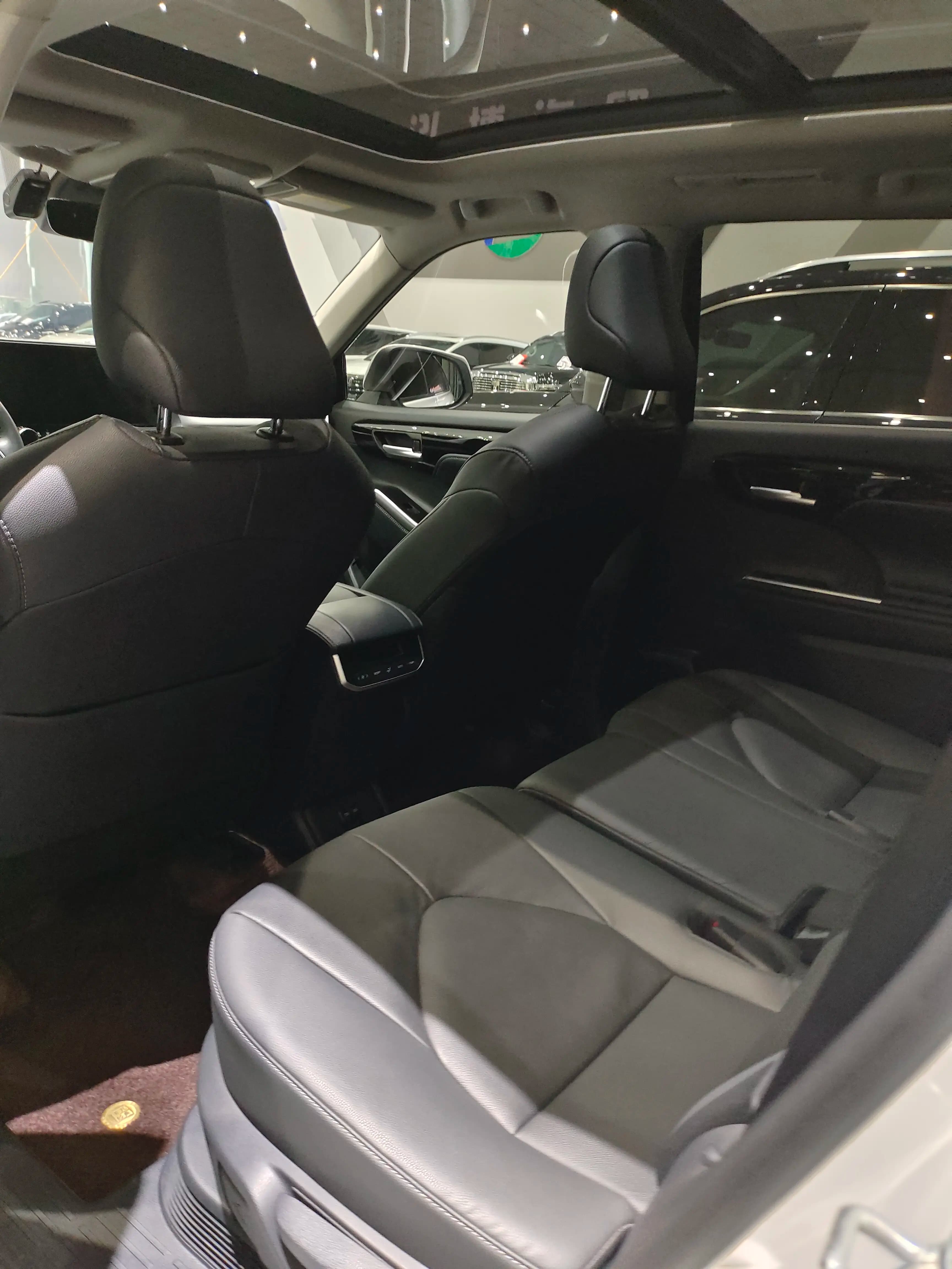 Toyota Highlander 2024 г. 23005 км. — фото 8