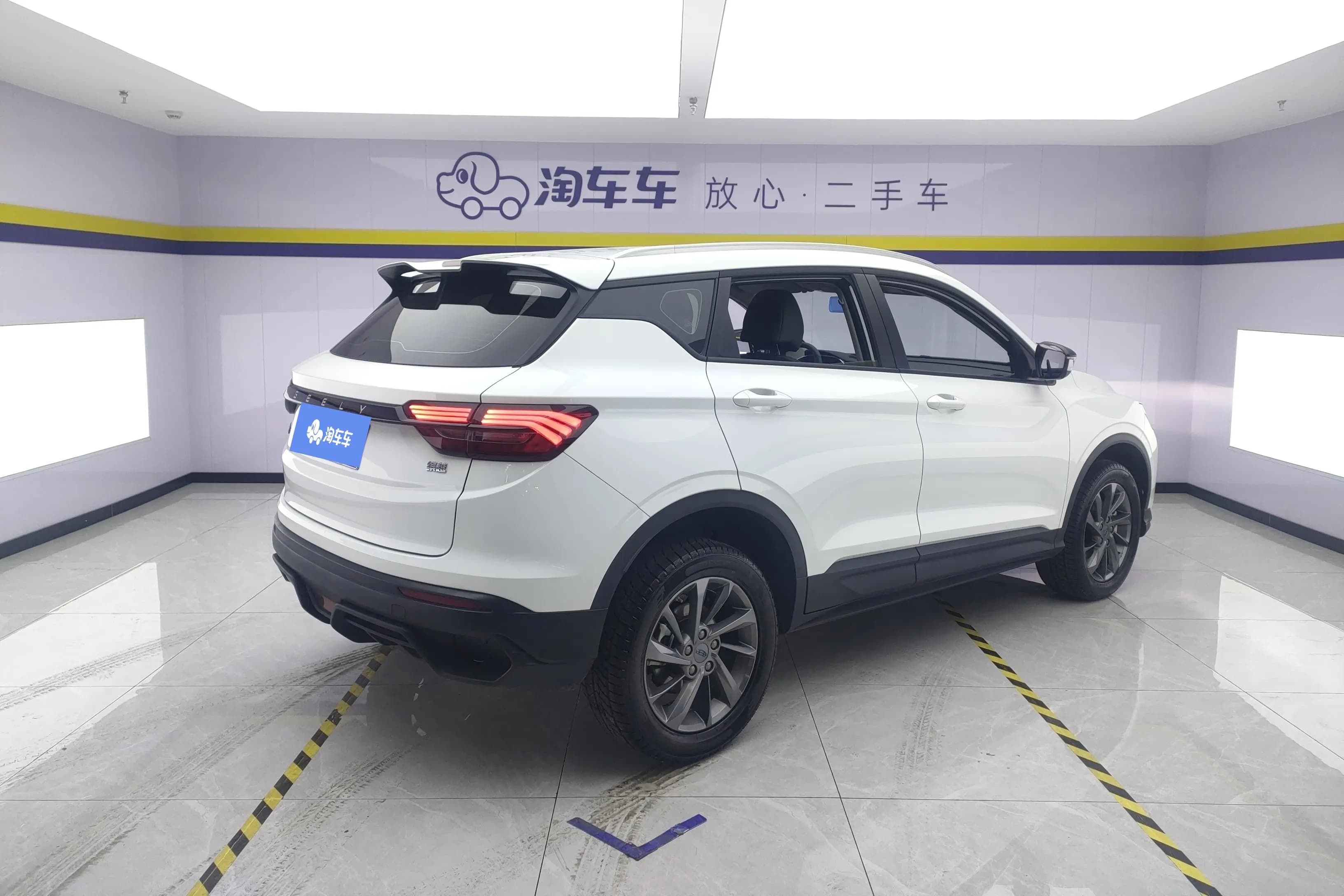 Geely Coolray SX11 2025 г. 4500 км. — фото 3