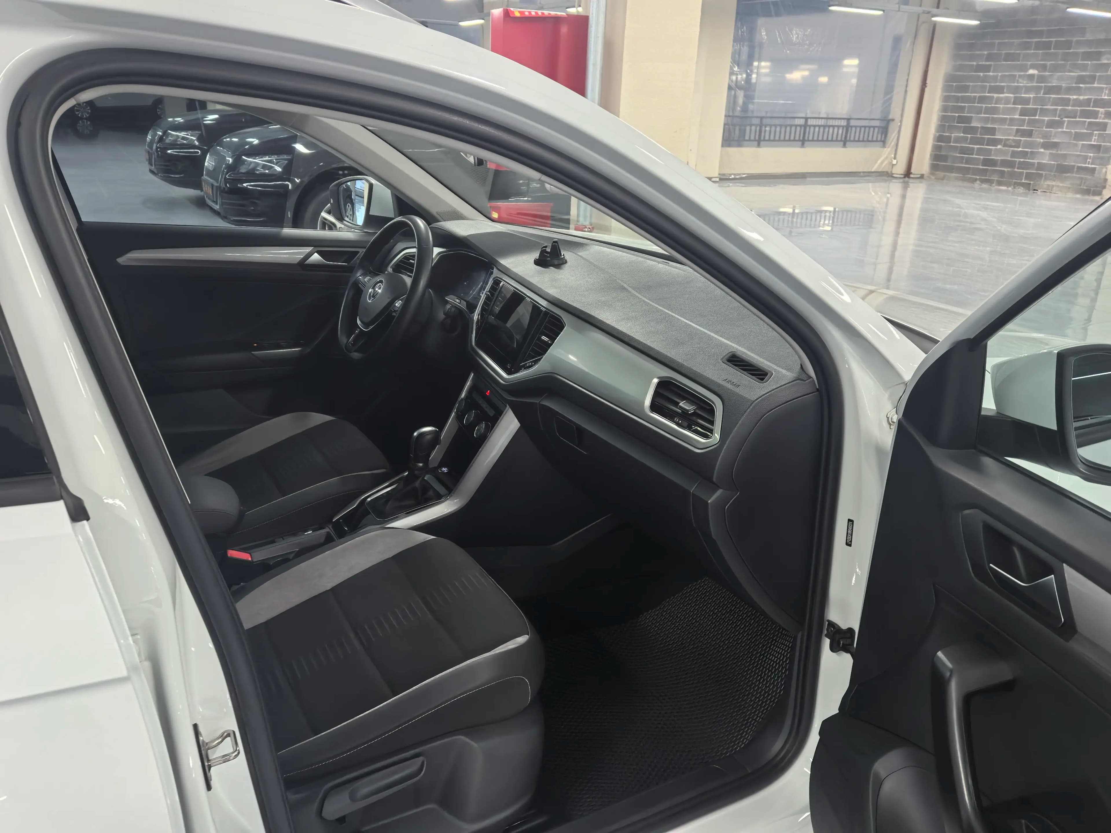 Volkswagen T-Roc 2022 г. 46028 км. — фото 8