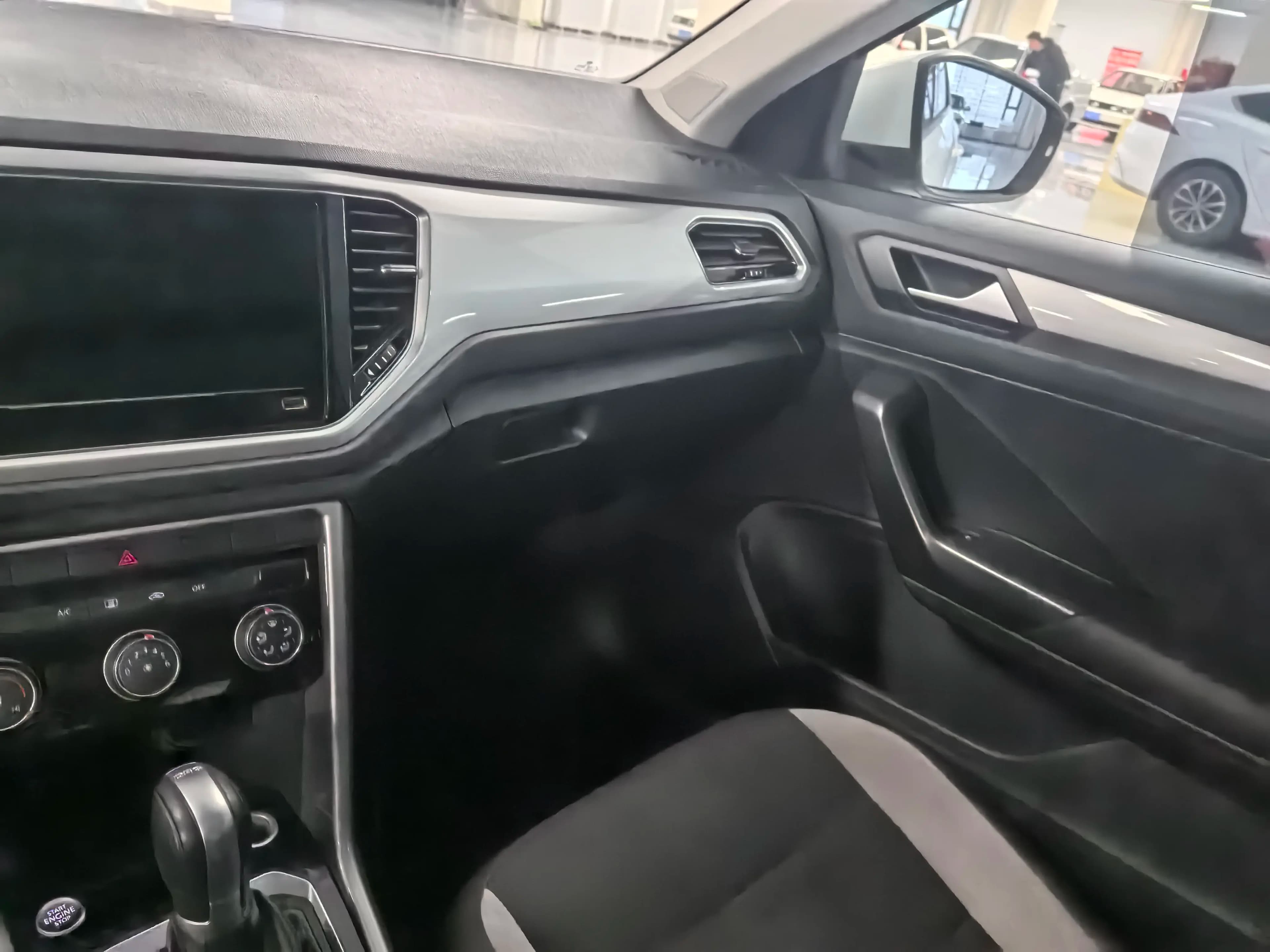 Volkswagen T-Roc 2022 г. 46028 км. — фото 9