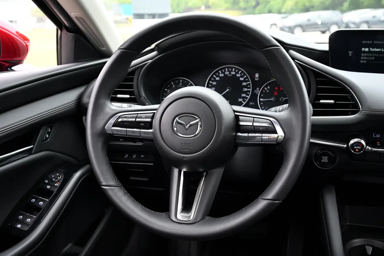 Mazda Axela 2024 г. 17126 км. — фото 13