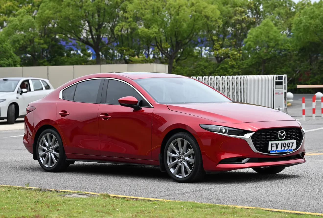 Mazda Axela 2024 г. 17126 км. — фото 3