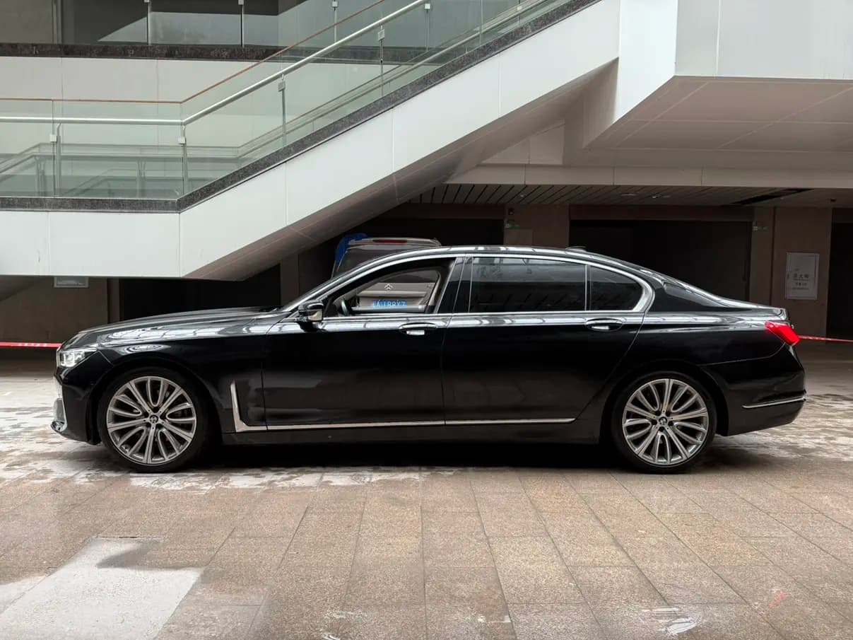 BMW 7 Series 2022 г. 63070 км. — фото 4