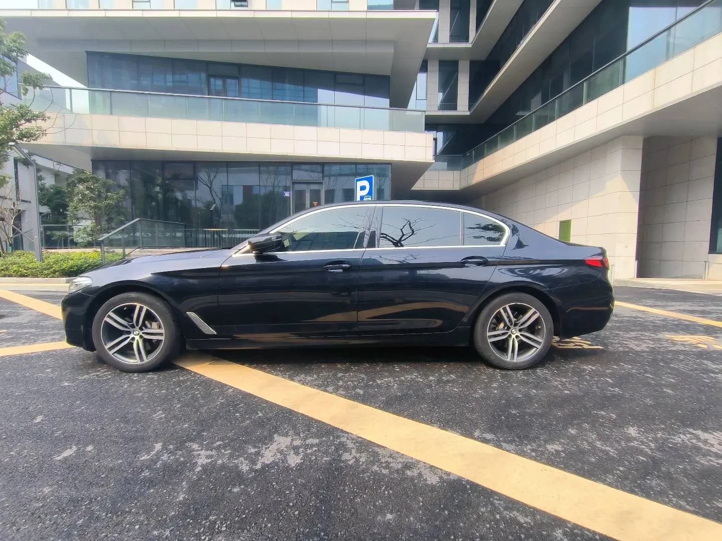 BMW 5 Series 2021 г. 85000 км. — фото 4
