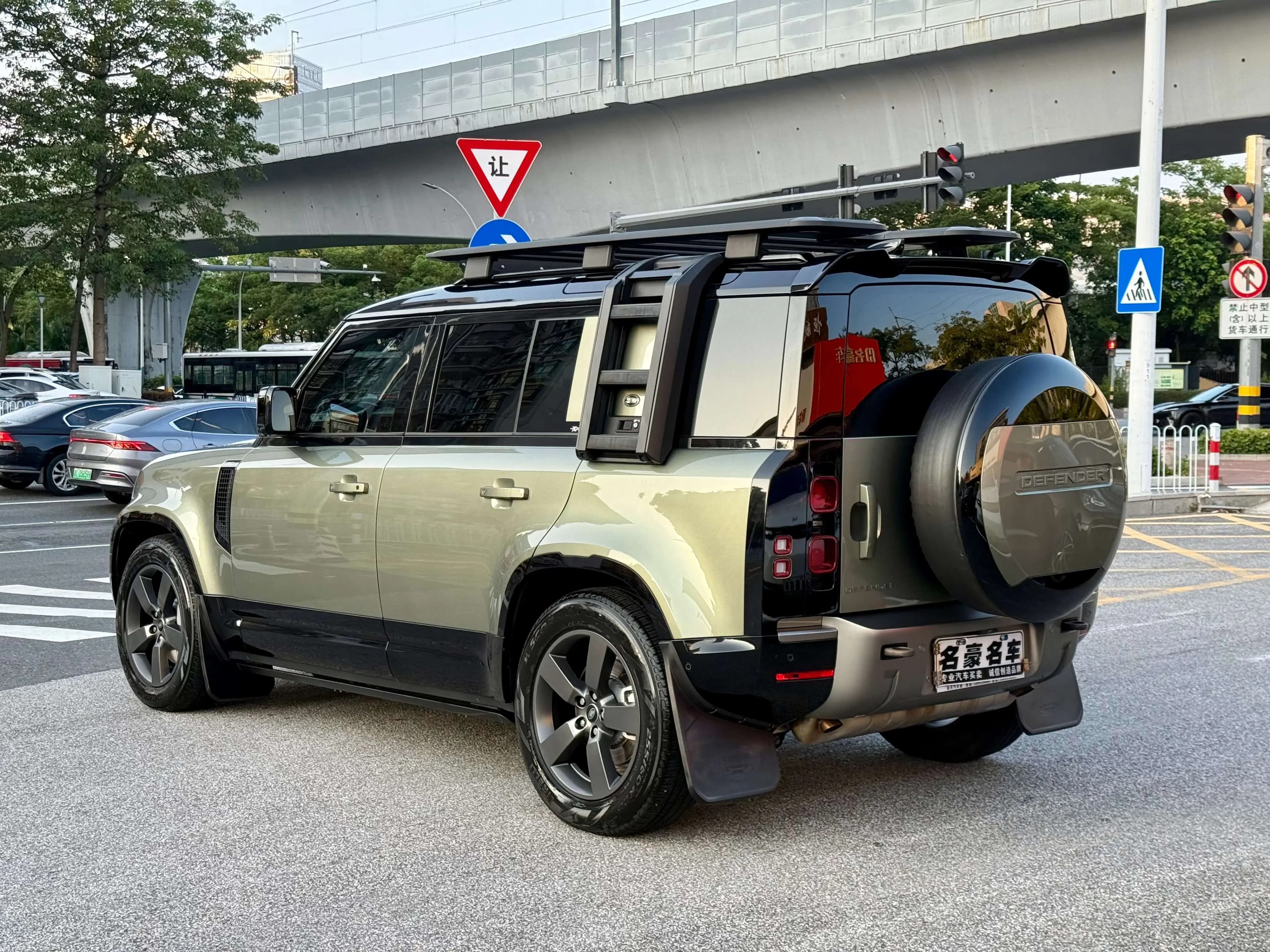 Land Rover Guard 2024 г. 34039 км. — фото 3