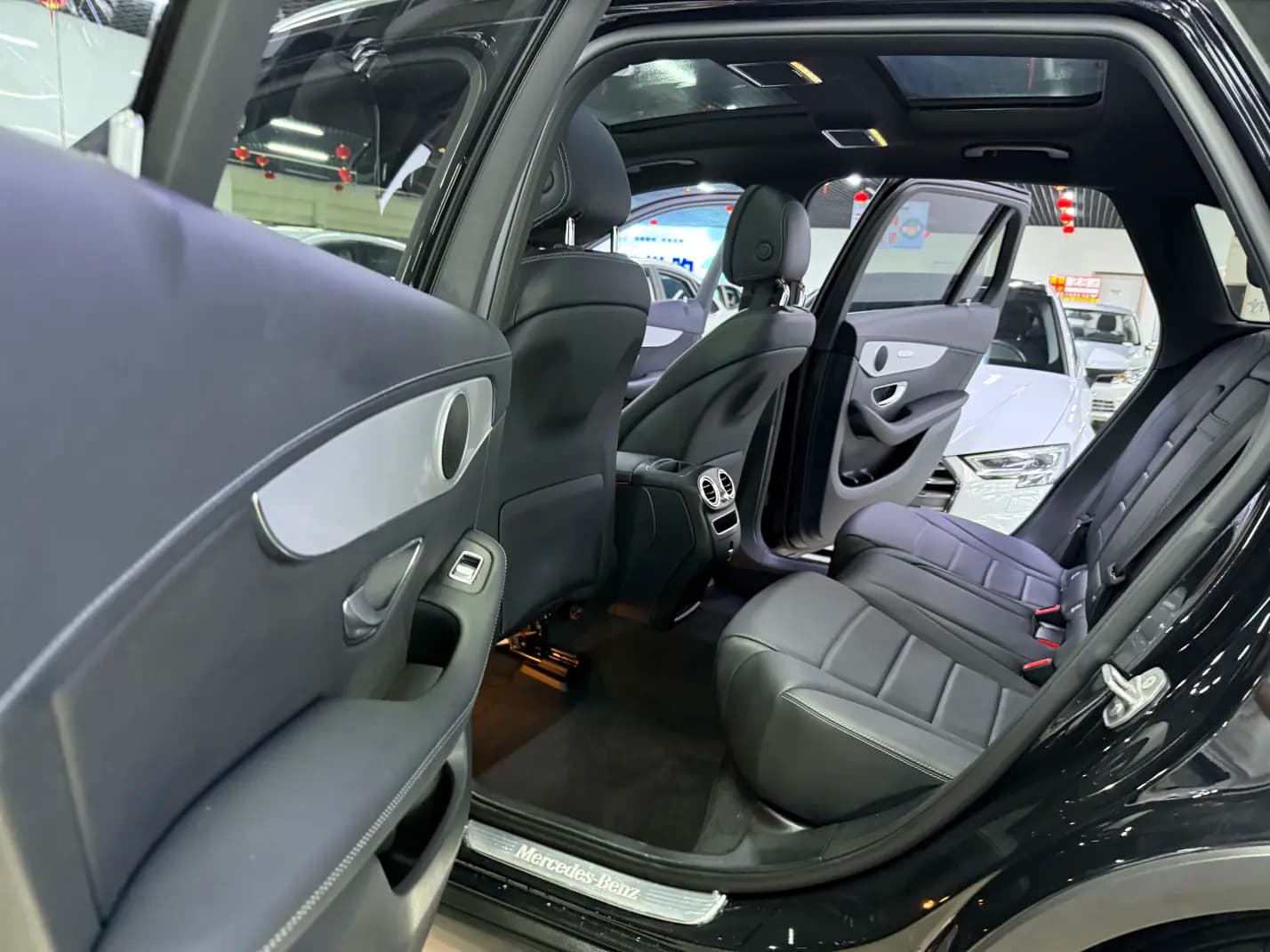 Mercedes-Benz GLC 2022 г. 40128 км. — фото 10