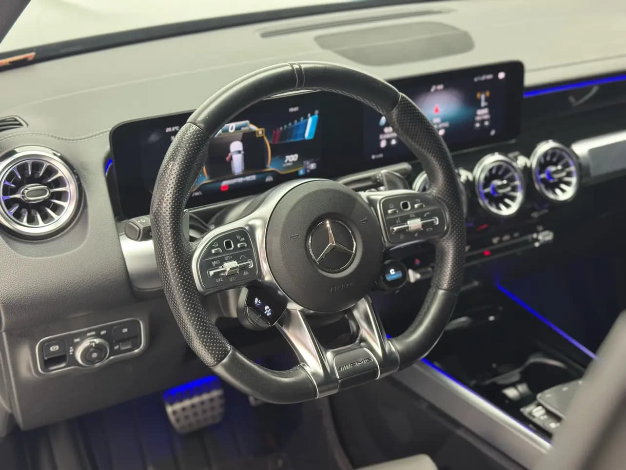 Mercedes-Benz GLB AMG 2023 г. 45099 км. — фото 17