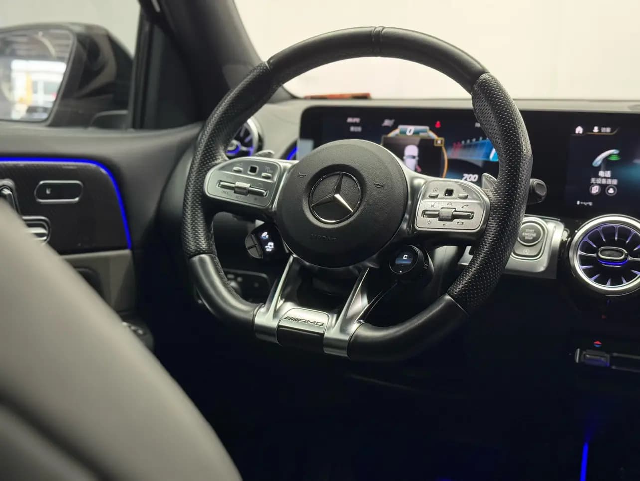 Mercedes-Benz GLB AMG 2023 г. 45099 км. — фото 19