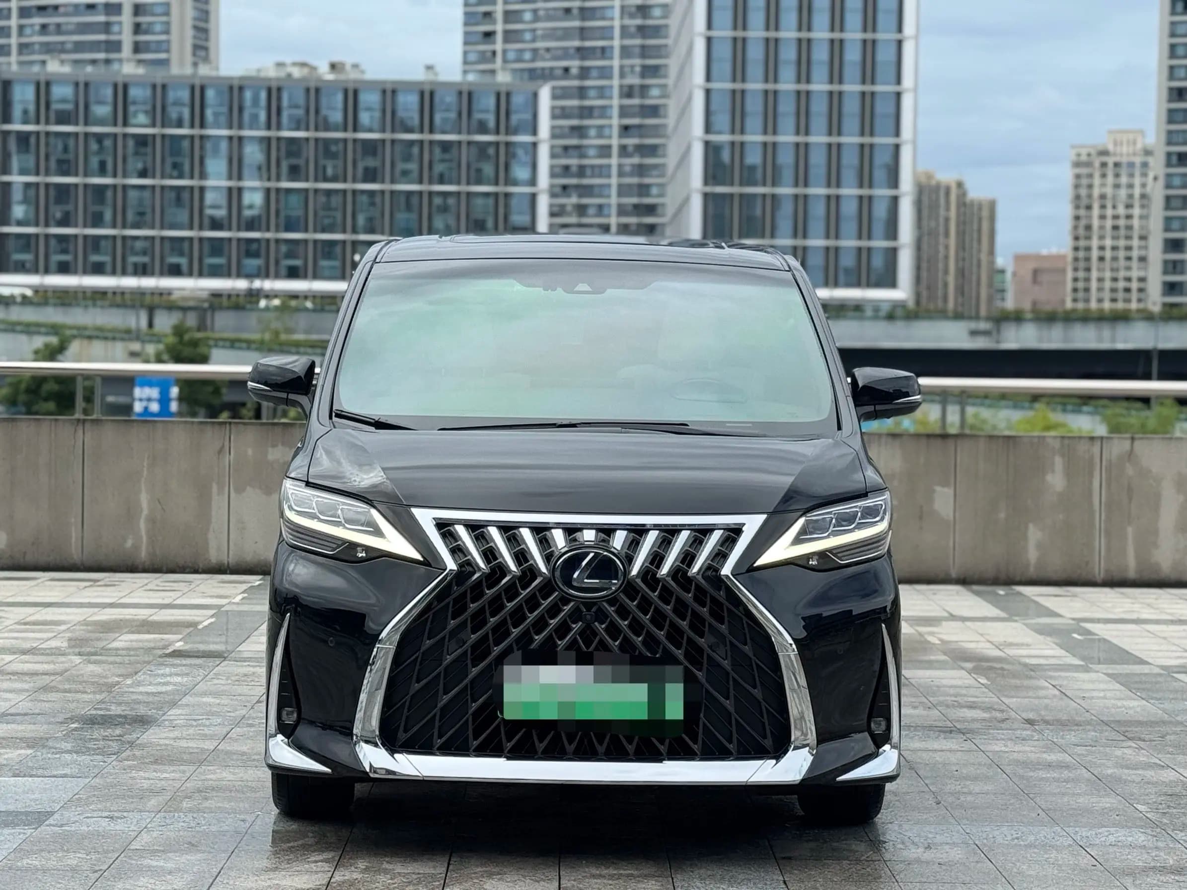 Lexus LM 2021 г. 86072 км. — фото 2