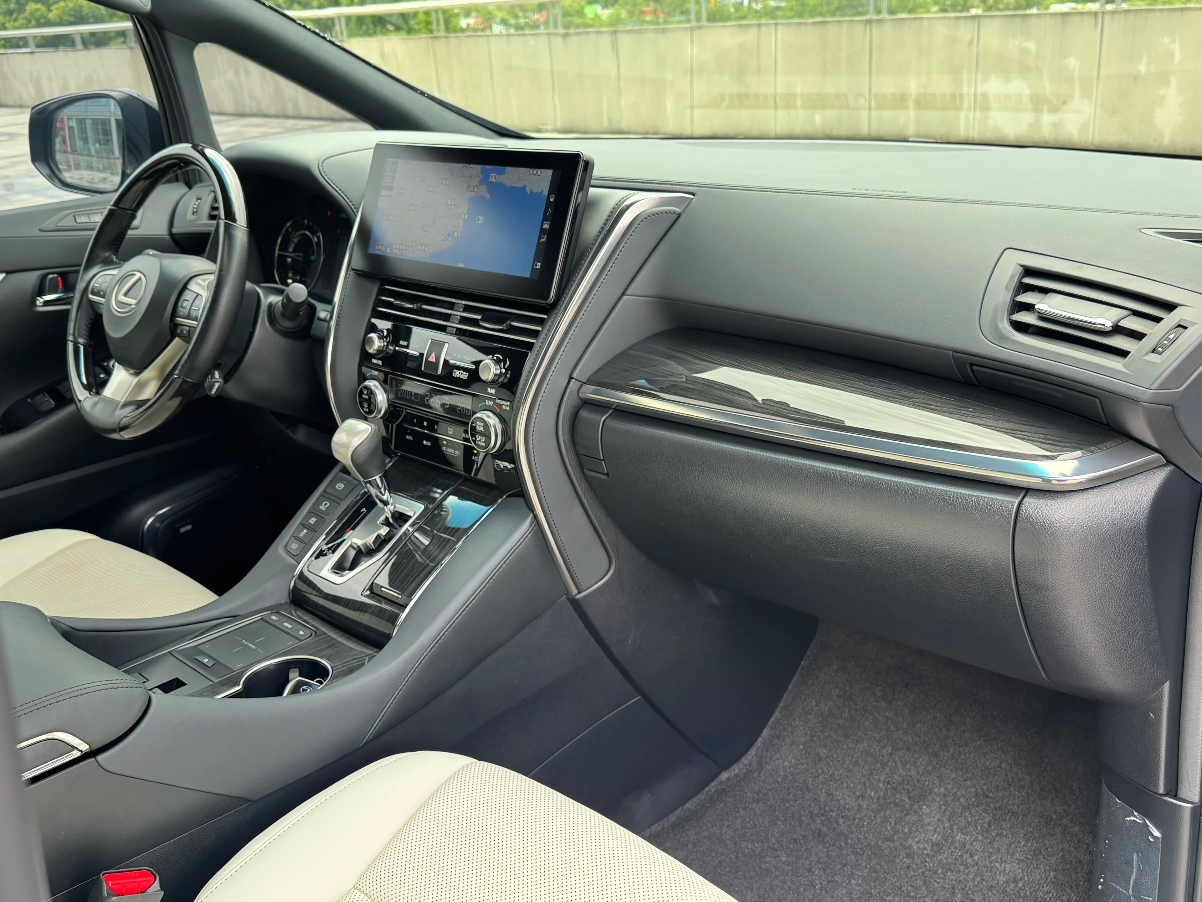 Lexus LM 2021 г. 86072 км. — фото 16