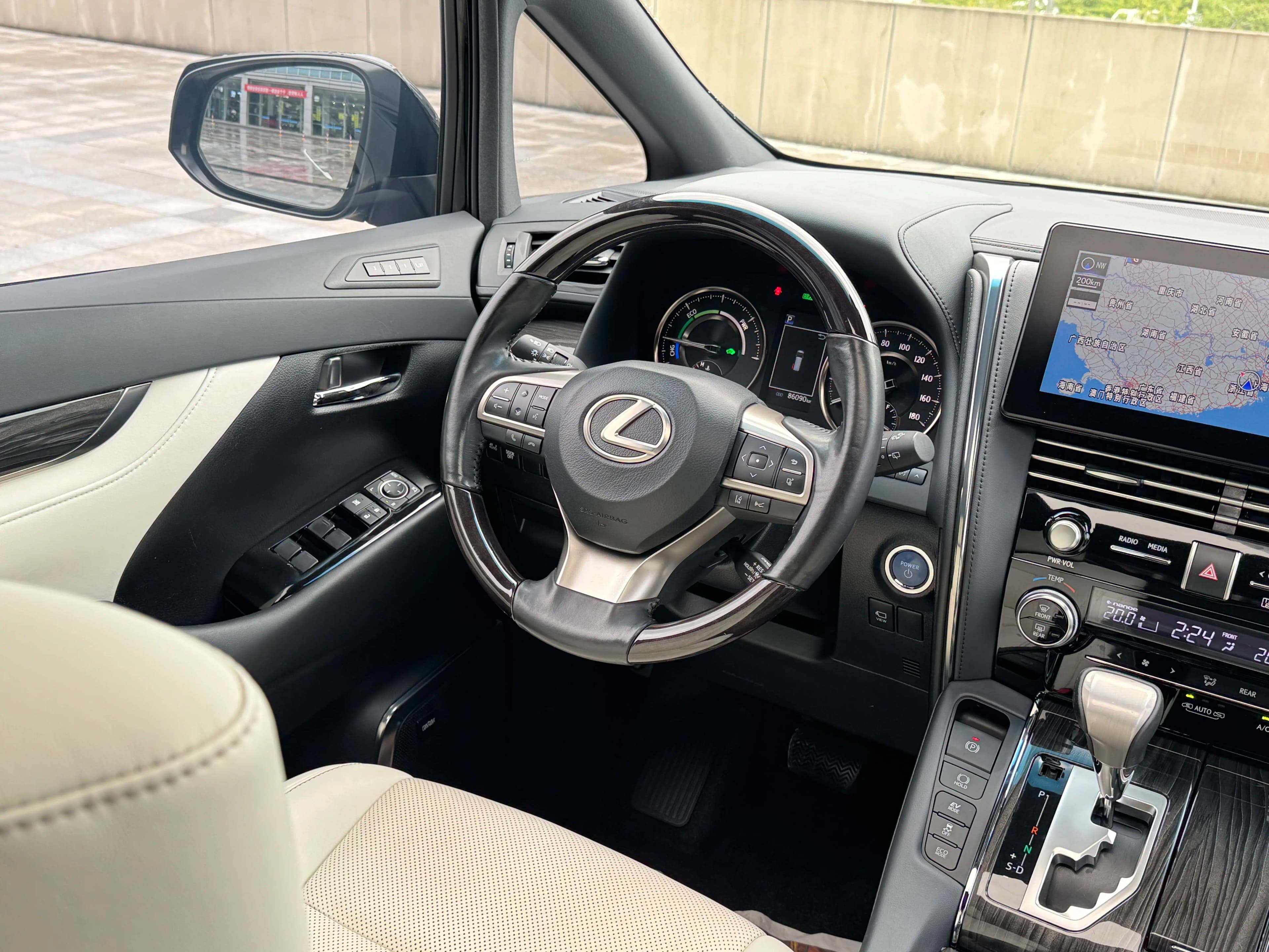 Lexus LM 2021 г. 86072 км. — фото 22