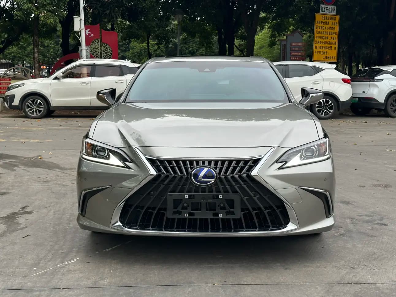 Lexus ES 2022 г. 56144 км. — фото 2