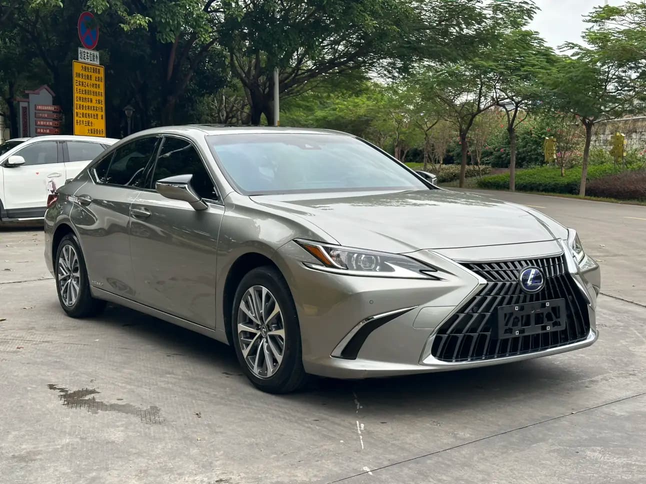 Lexus ES 2022 г. 56144 км. — фото 3