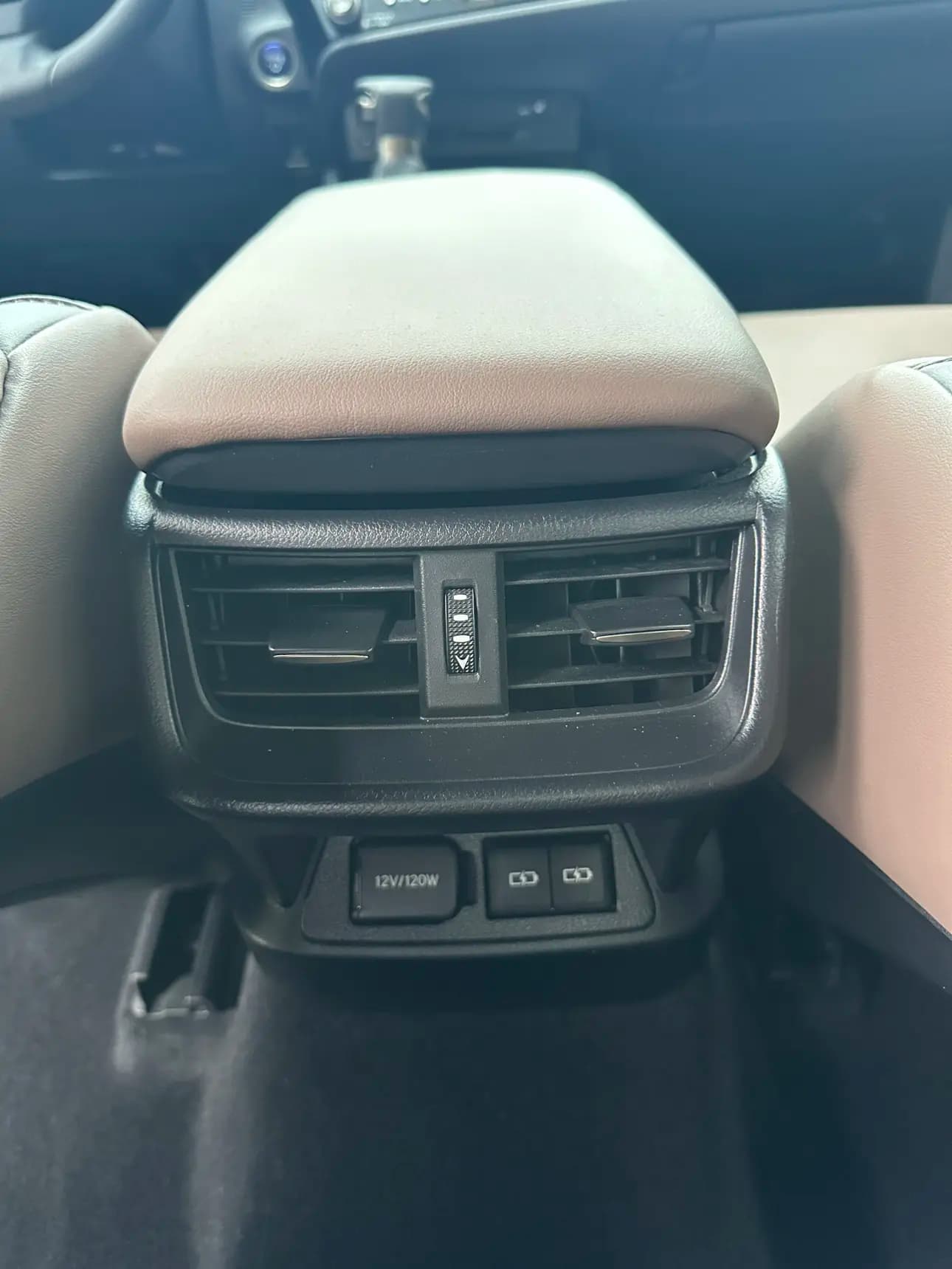Lexus ES 2022 г. 56144 км. — фото 22