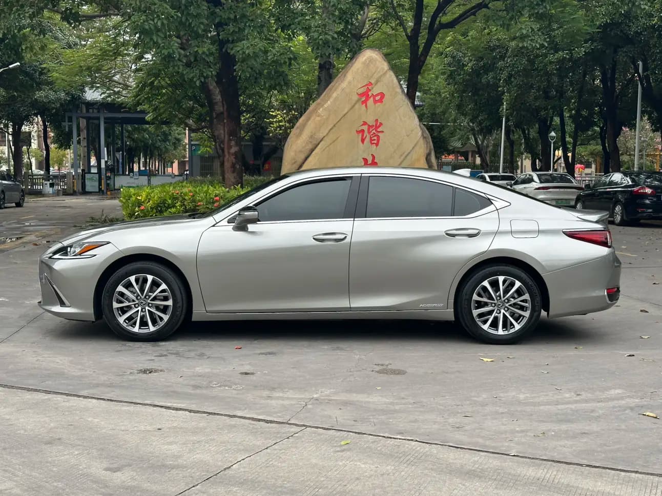 Lexus ES 2022 г. 56144 км. — фото 4