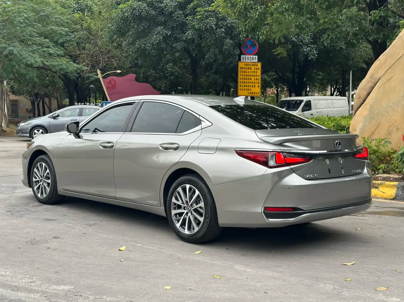 Lexus ES 2022 г. 56144 км. — фото 5