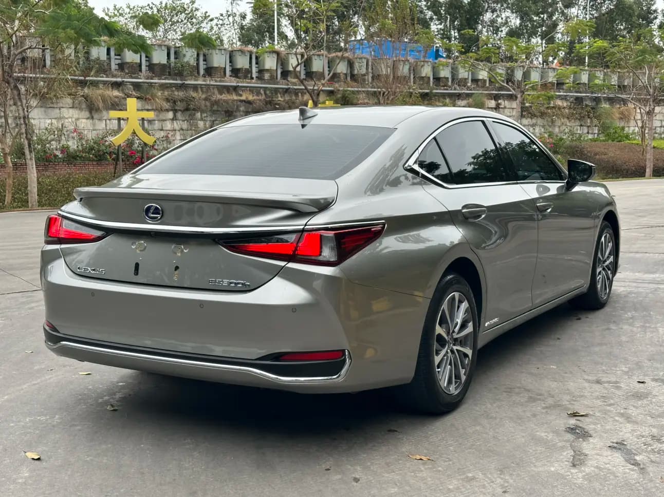 Lexus ES 2022 г. 56144 км. — фото 7