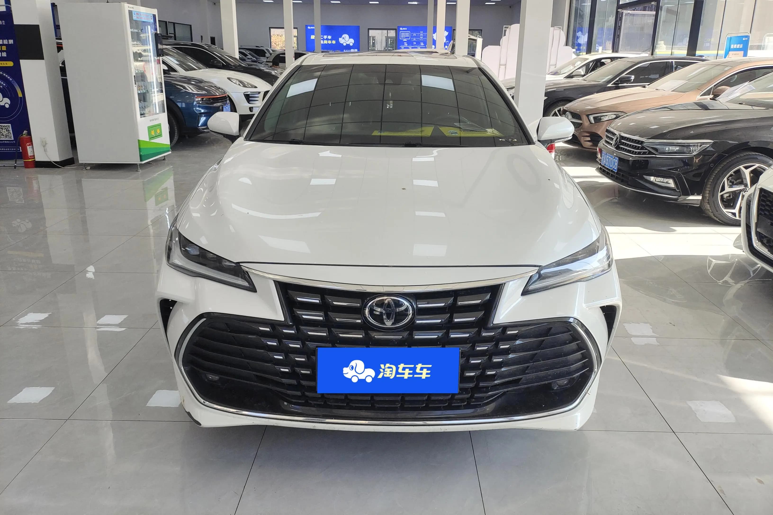 Toyota Avalon 2023 г. 42005 км. — фото 2