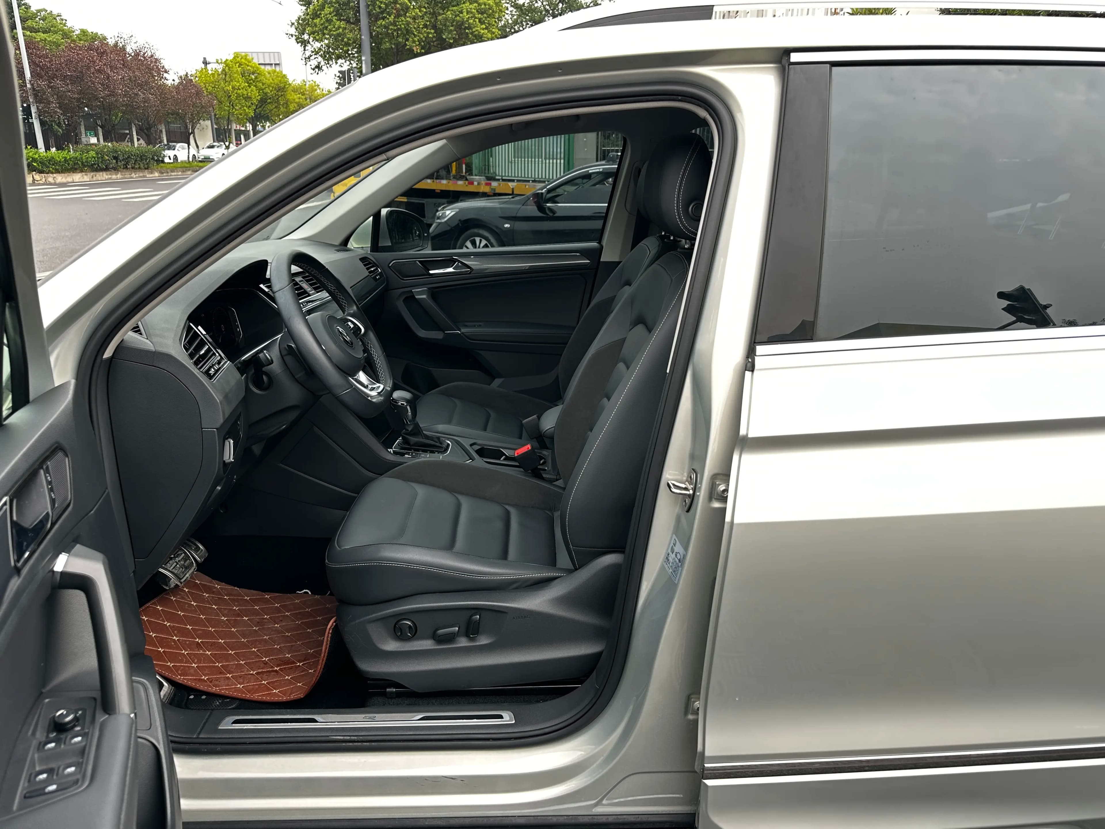 Volkswagen Tiguan L 2021 г. 12716 км. — фото 18