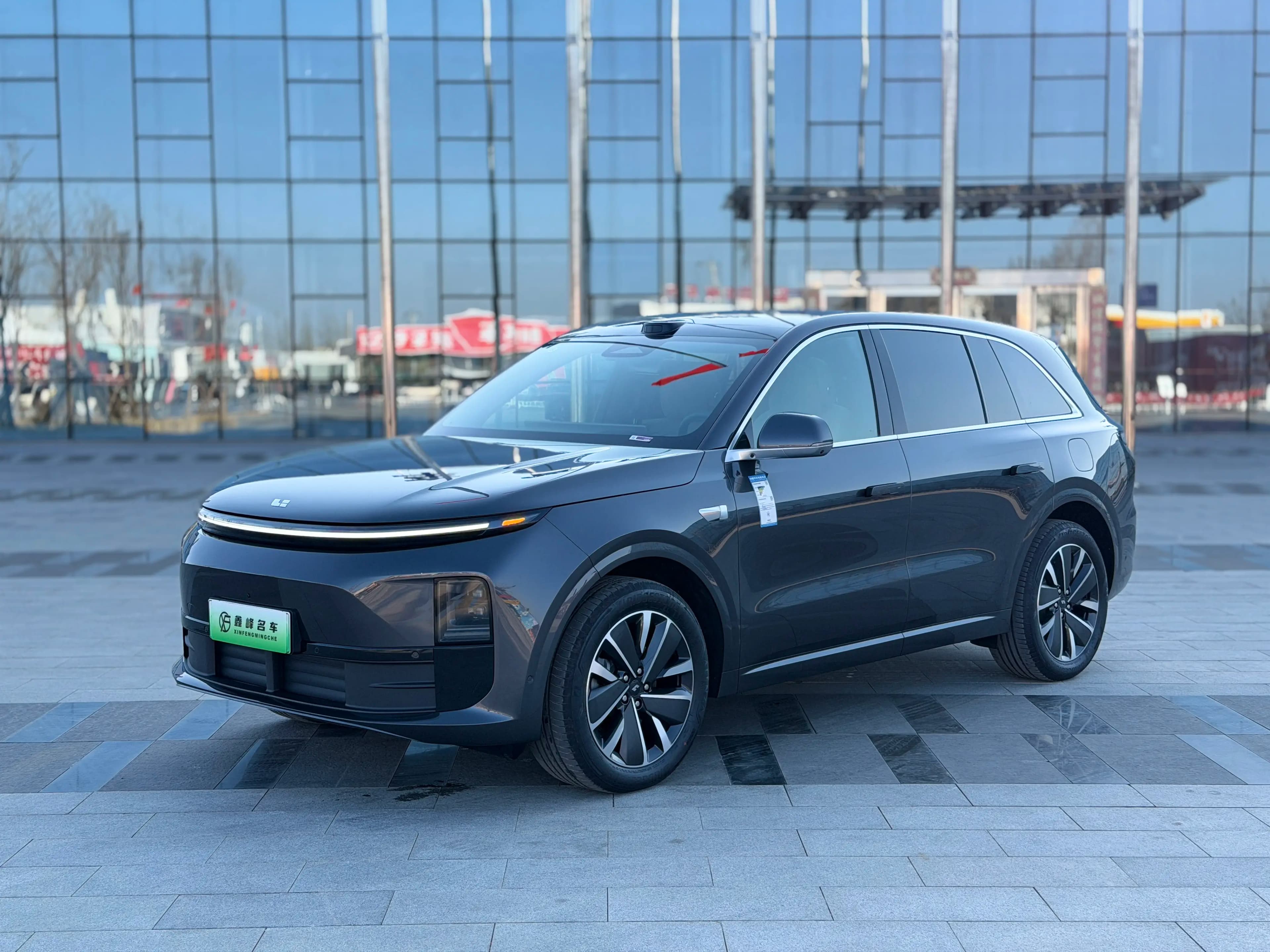 Lixiang L6 2025 г. 2587 км.
