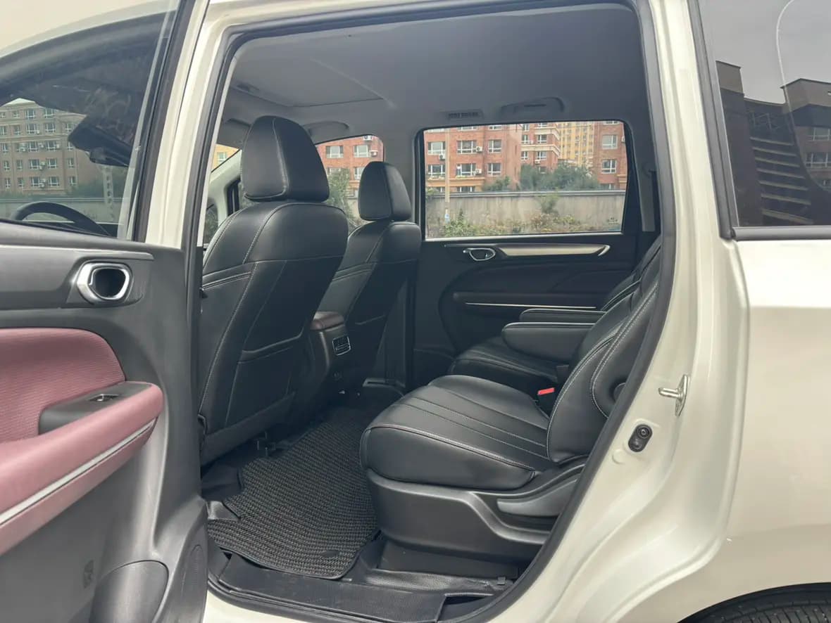 GAC Trumpchi M6 2024 г. 10000 км. — фото 16