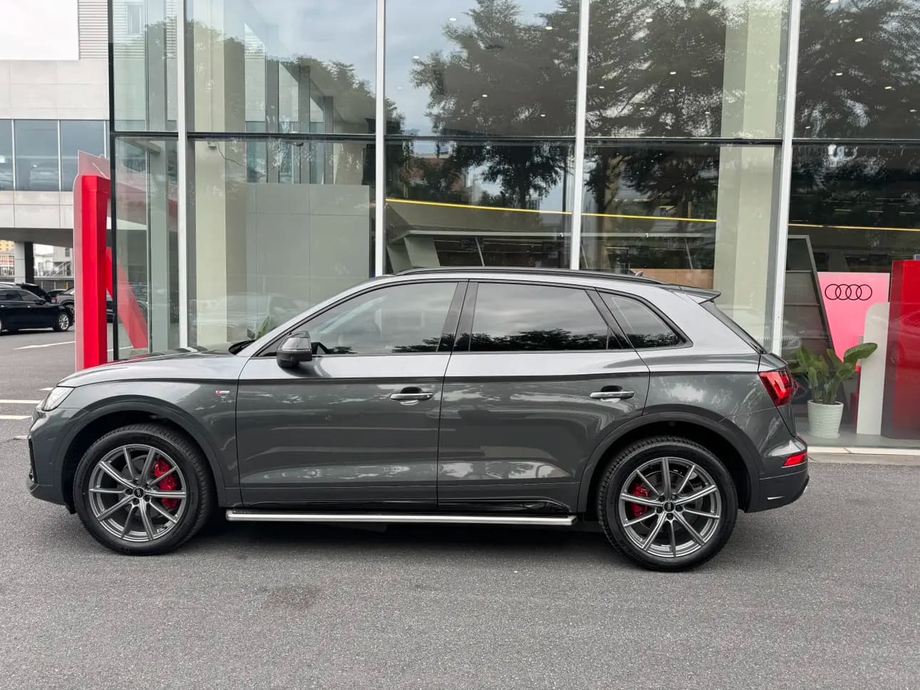 Audi Q5L 2023 г. 21994 км. — фото 2