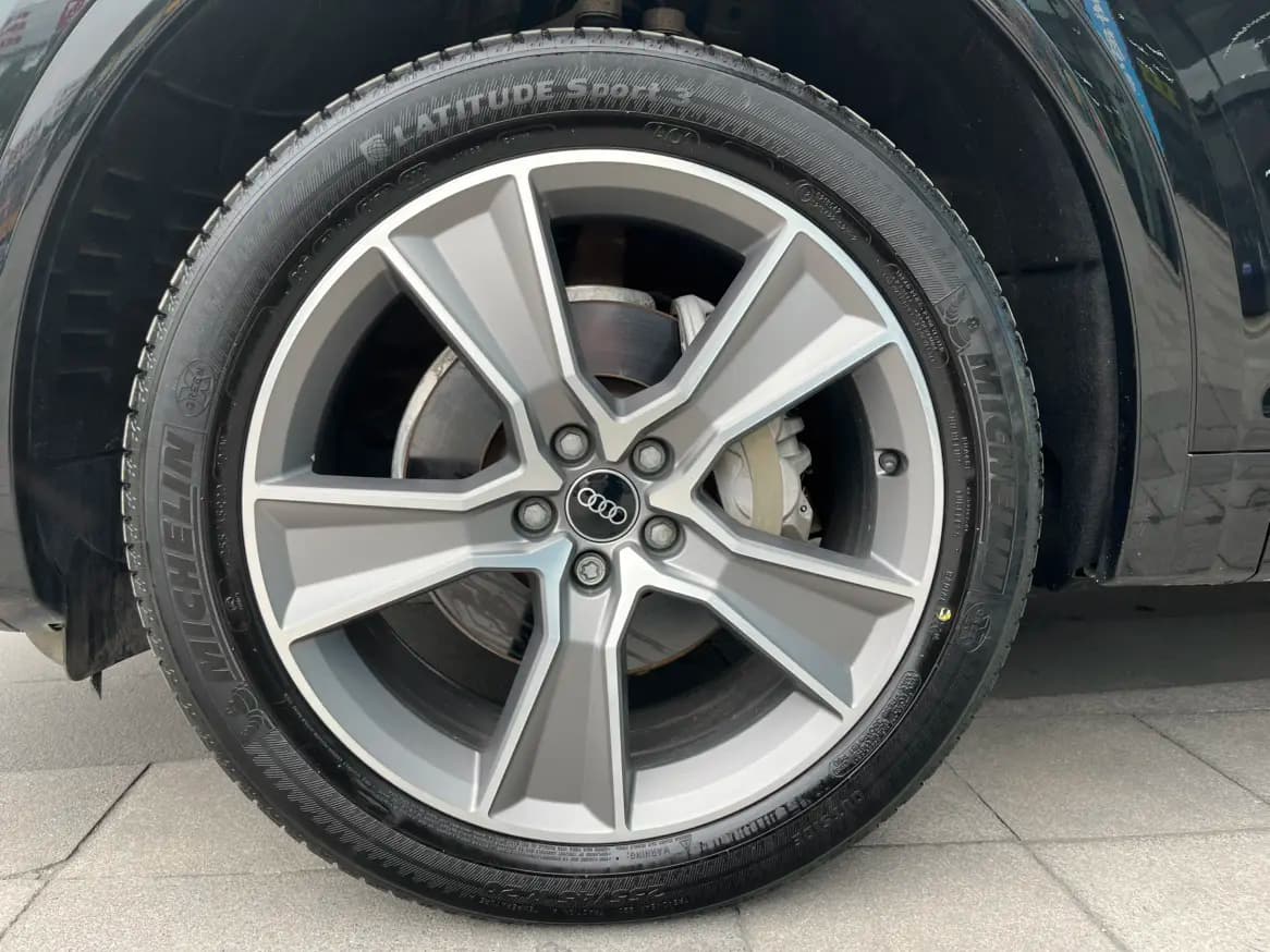 Audi Q5L 2021 г. 29140 км. — фото 8