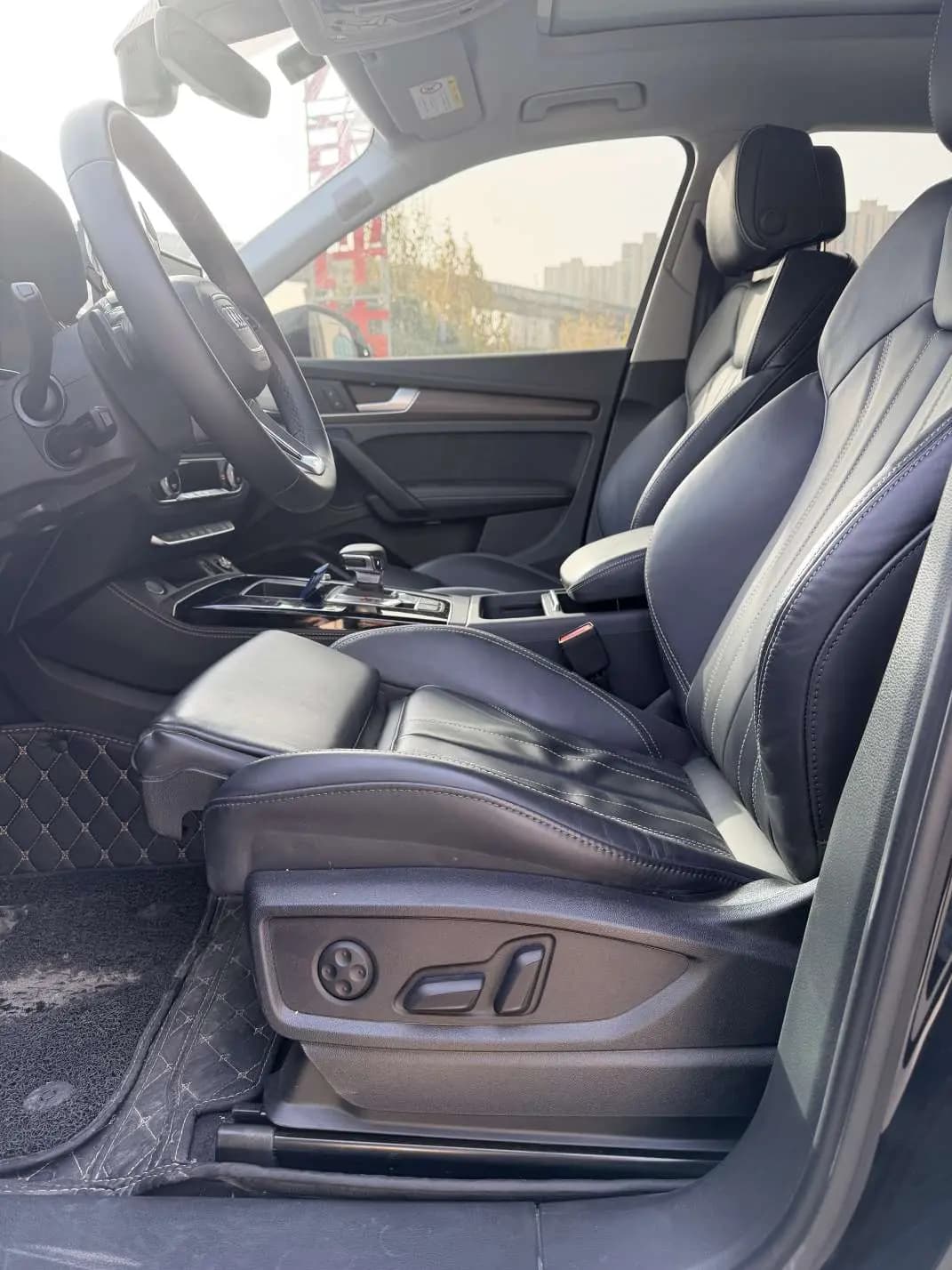 Audi Q5L 2023 г. 28146 км. — фото 25