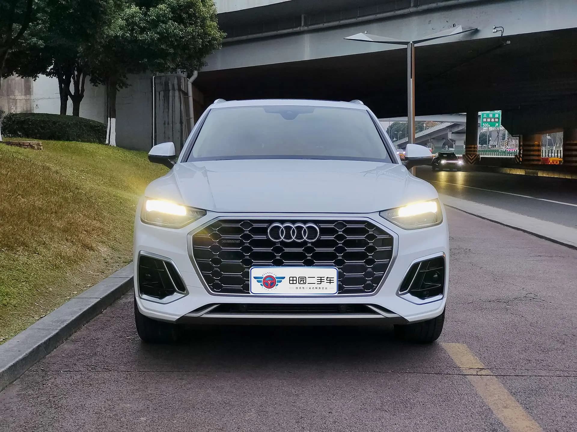 Audi Q5L 2023 г. 38070 км. — фото 2