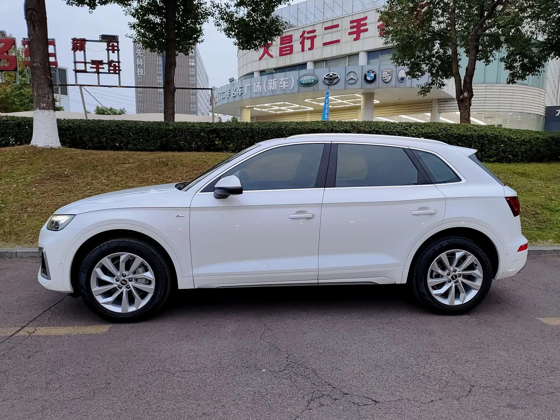 Audi Q5L 2023 г. 38070 км. — фото 3