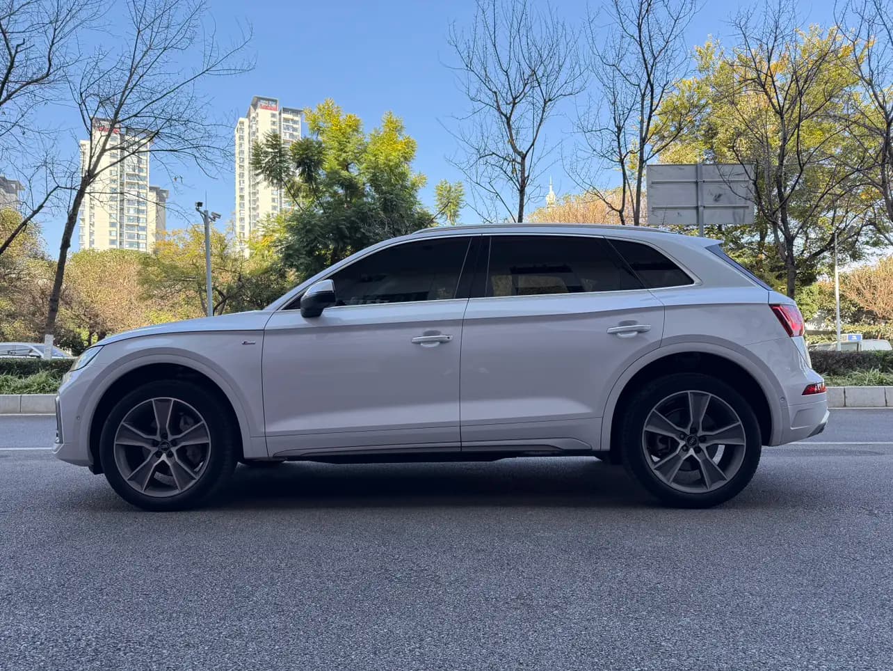 Audi Q5L 2022 г. 78002 км. — фото 3