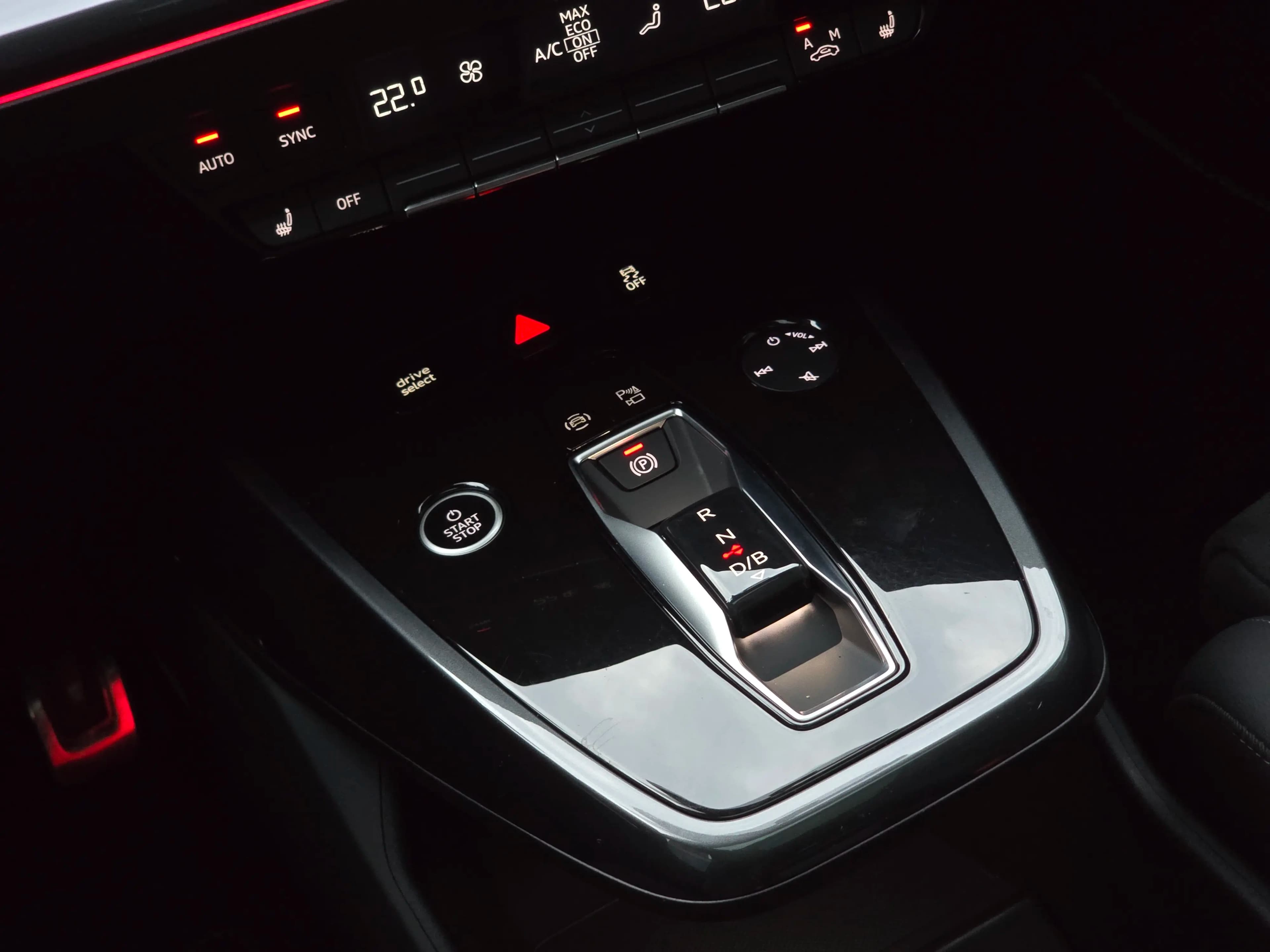 Audi Q4 e-tron 2023 г. 30892 км. — фото 14