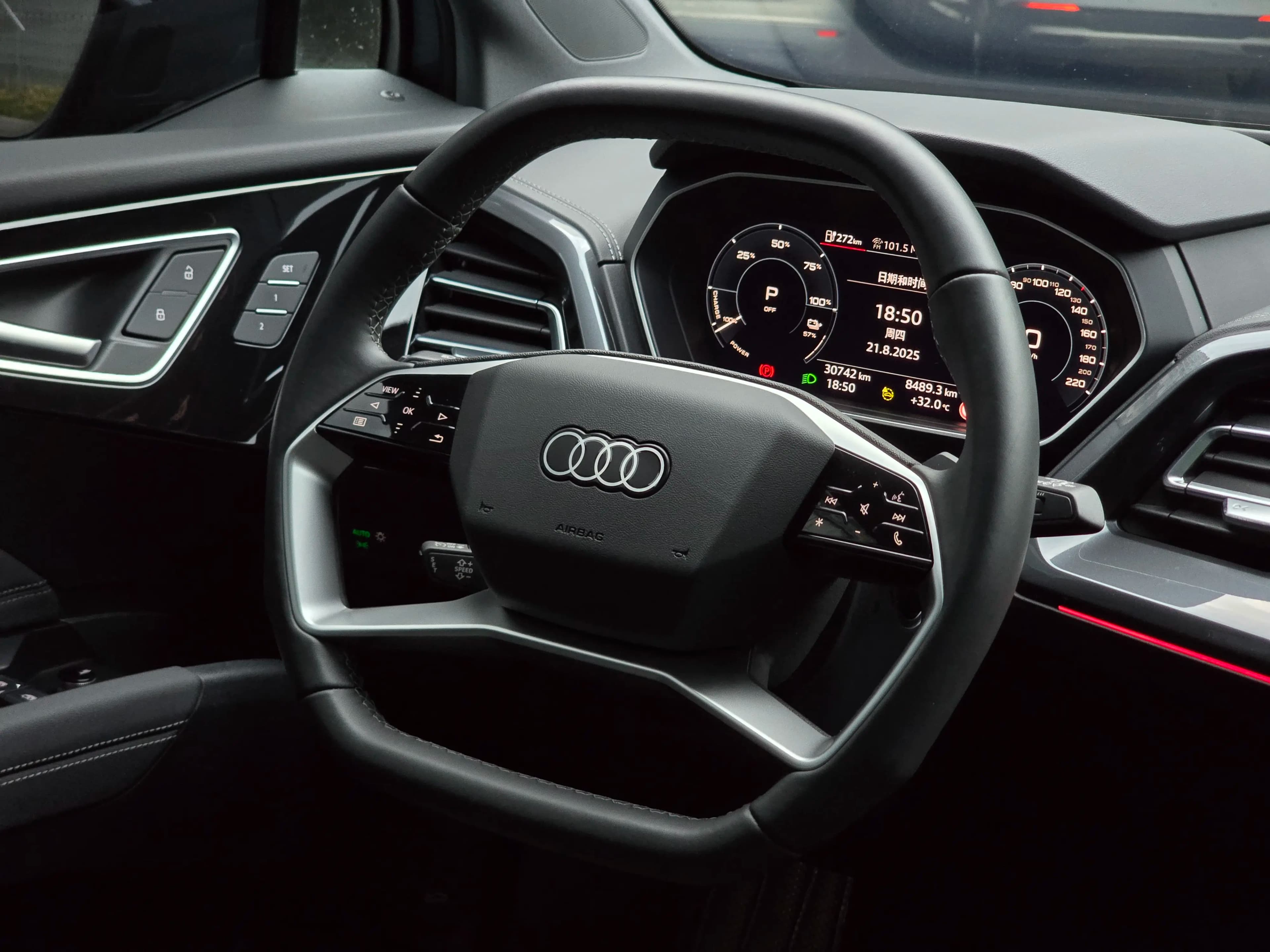 Audi Q4 e-tron 2023 г. 30892 км. — фото 15
