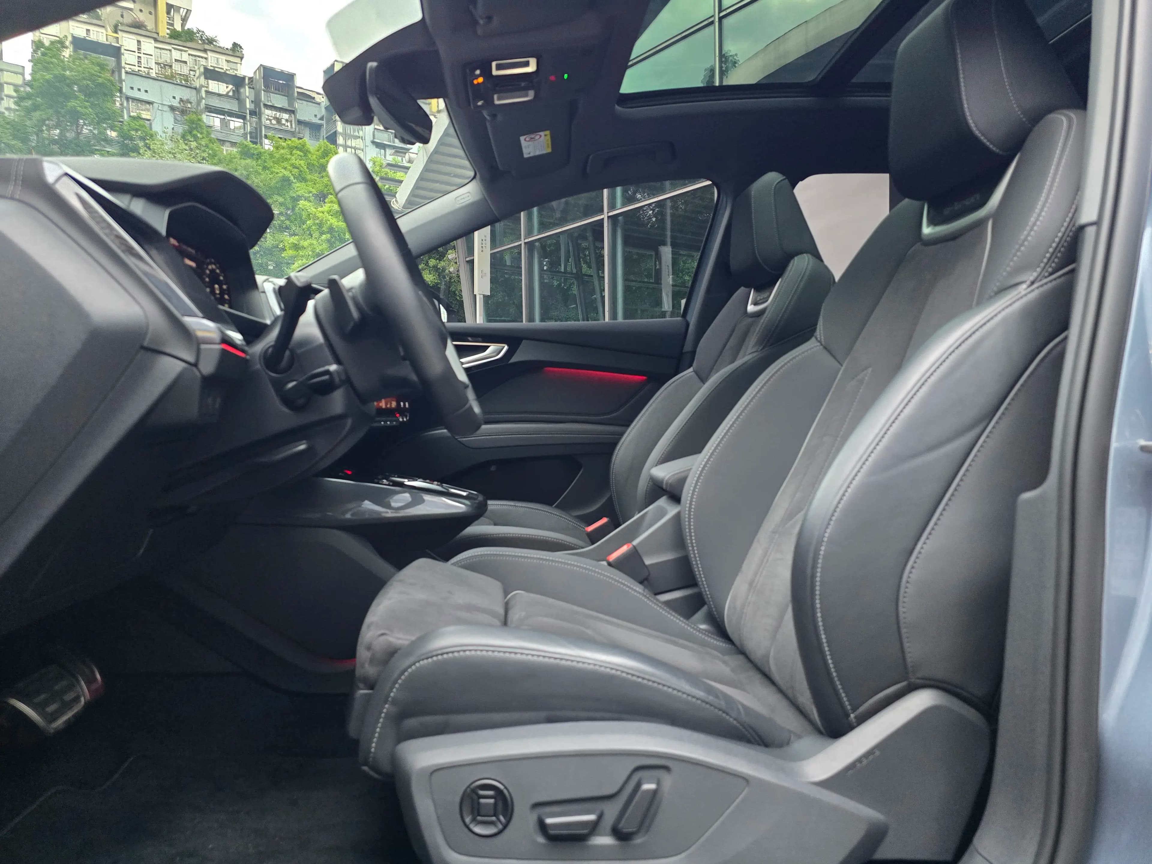 Audi Q4 e-tron 2023 г. 30892 км. — фото 16