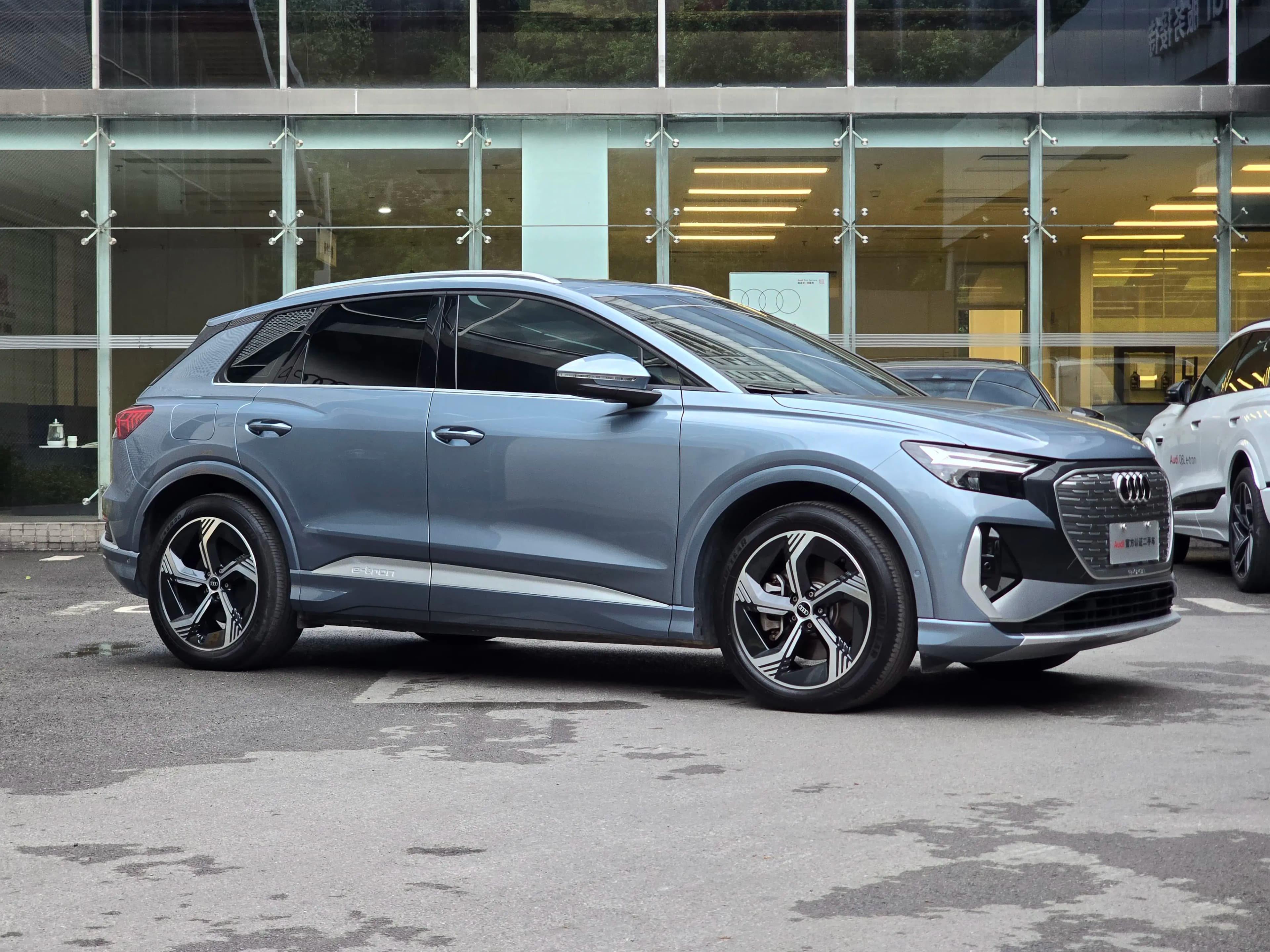 Audi Q4 e-tron 2023 г. 30892 км. — фото 3