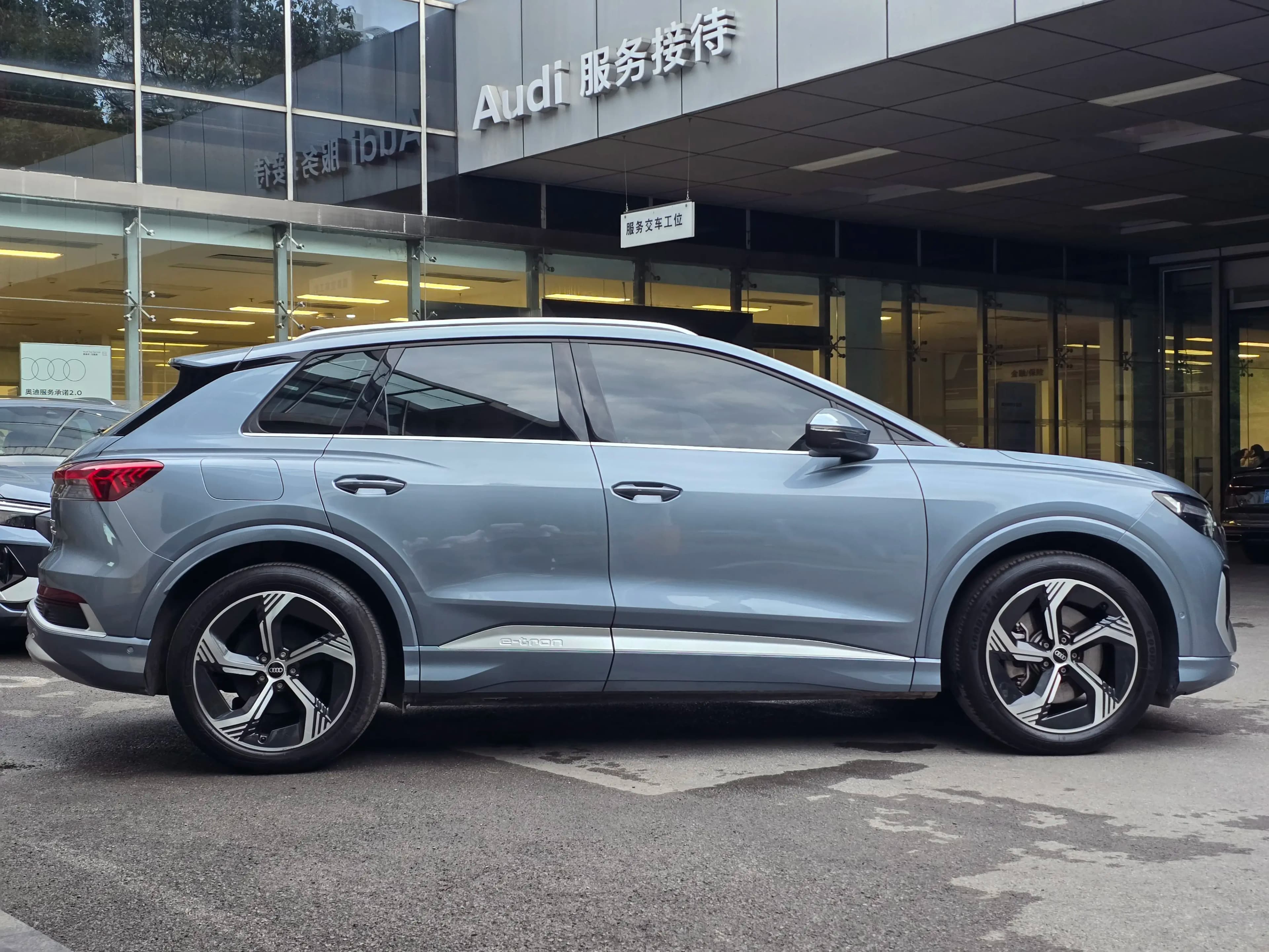 Audi Q4 e-tron 2023 г. 30892 км. — фото 6