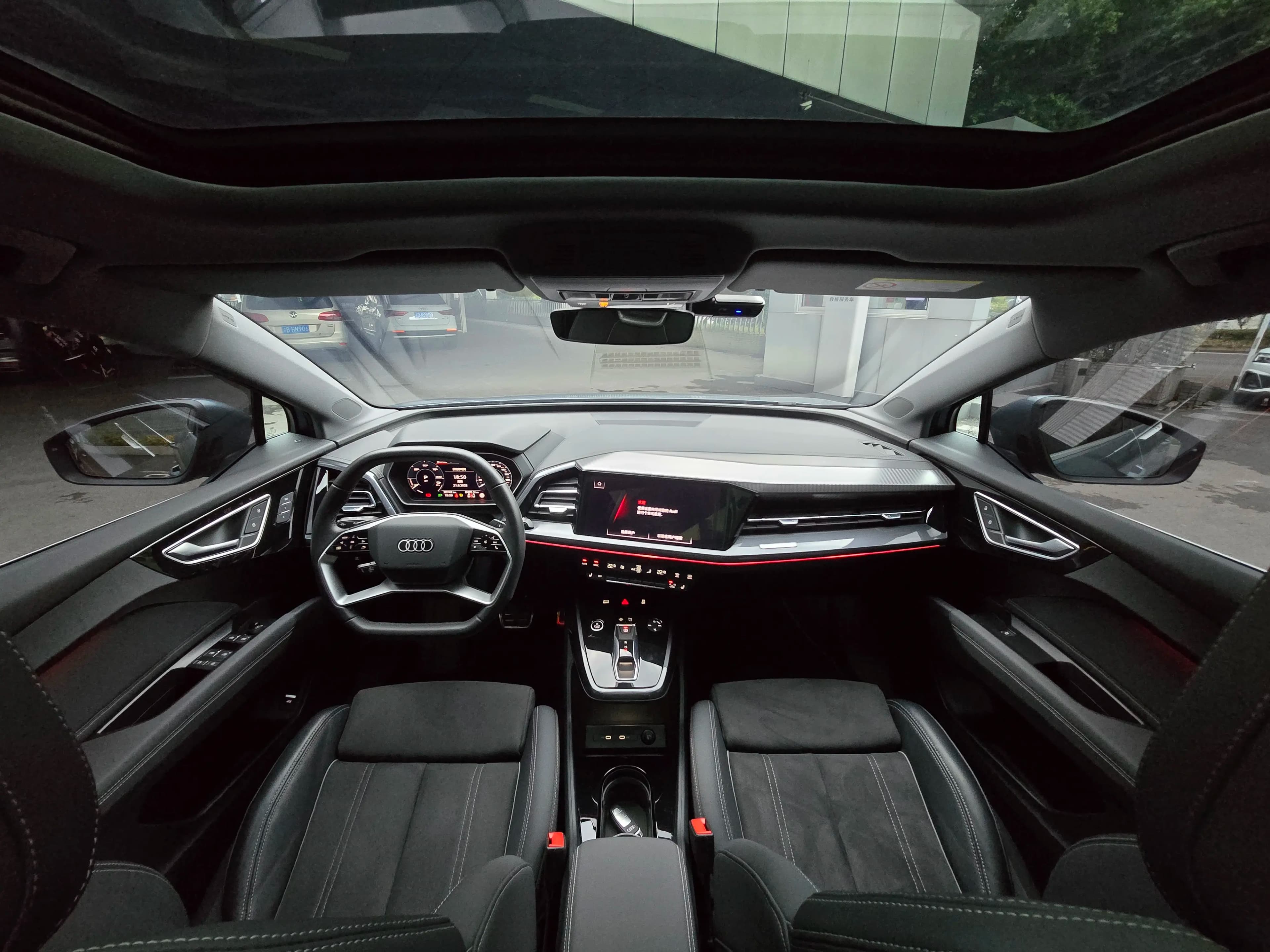 Audi Q4 e-tron 2023 г. 30892 км. — фото 10