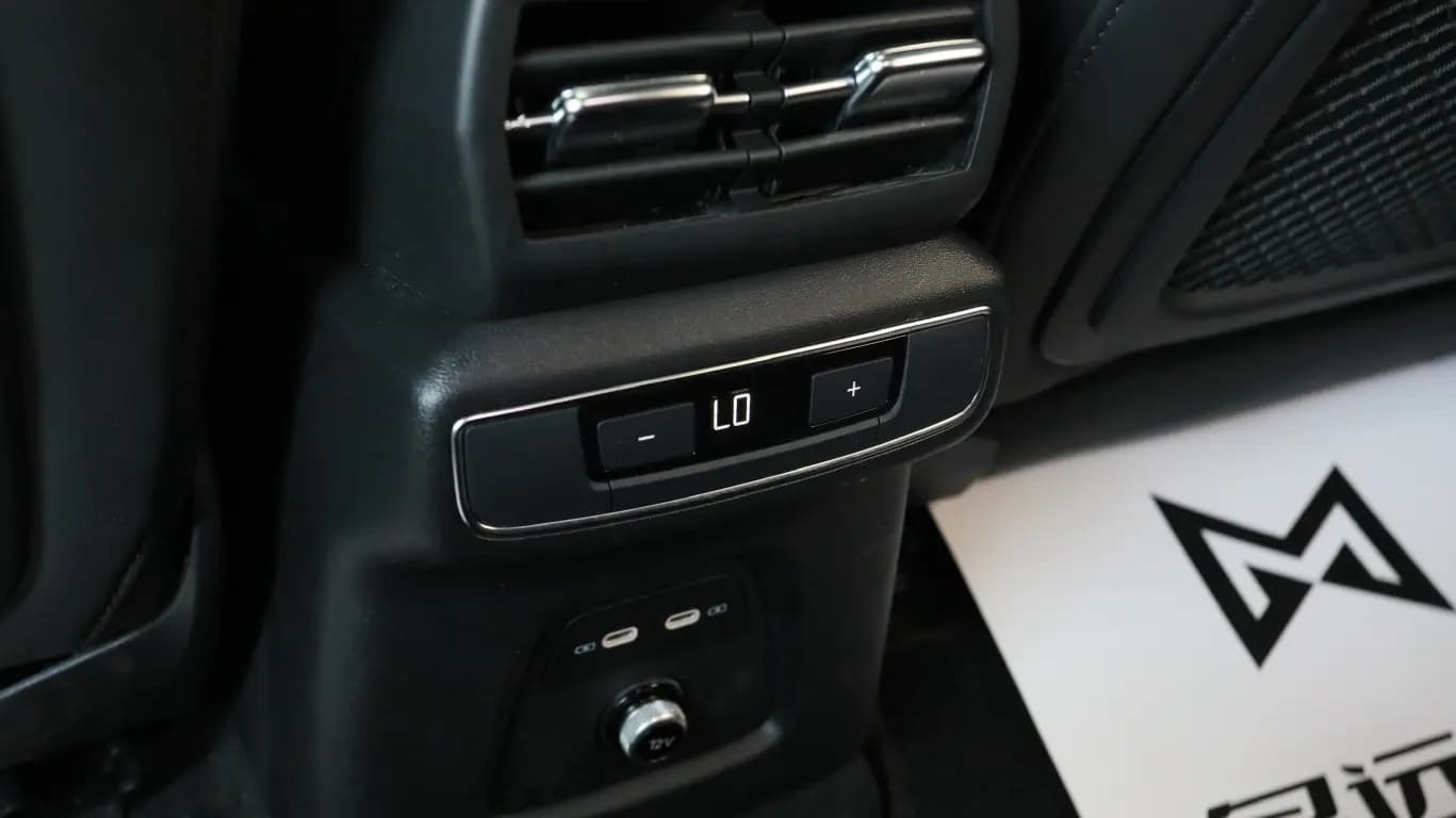 Audi Q4 e-tron 2024 г. 38086 км. — фото 11