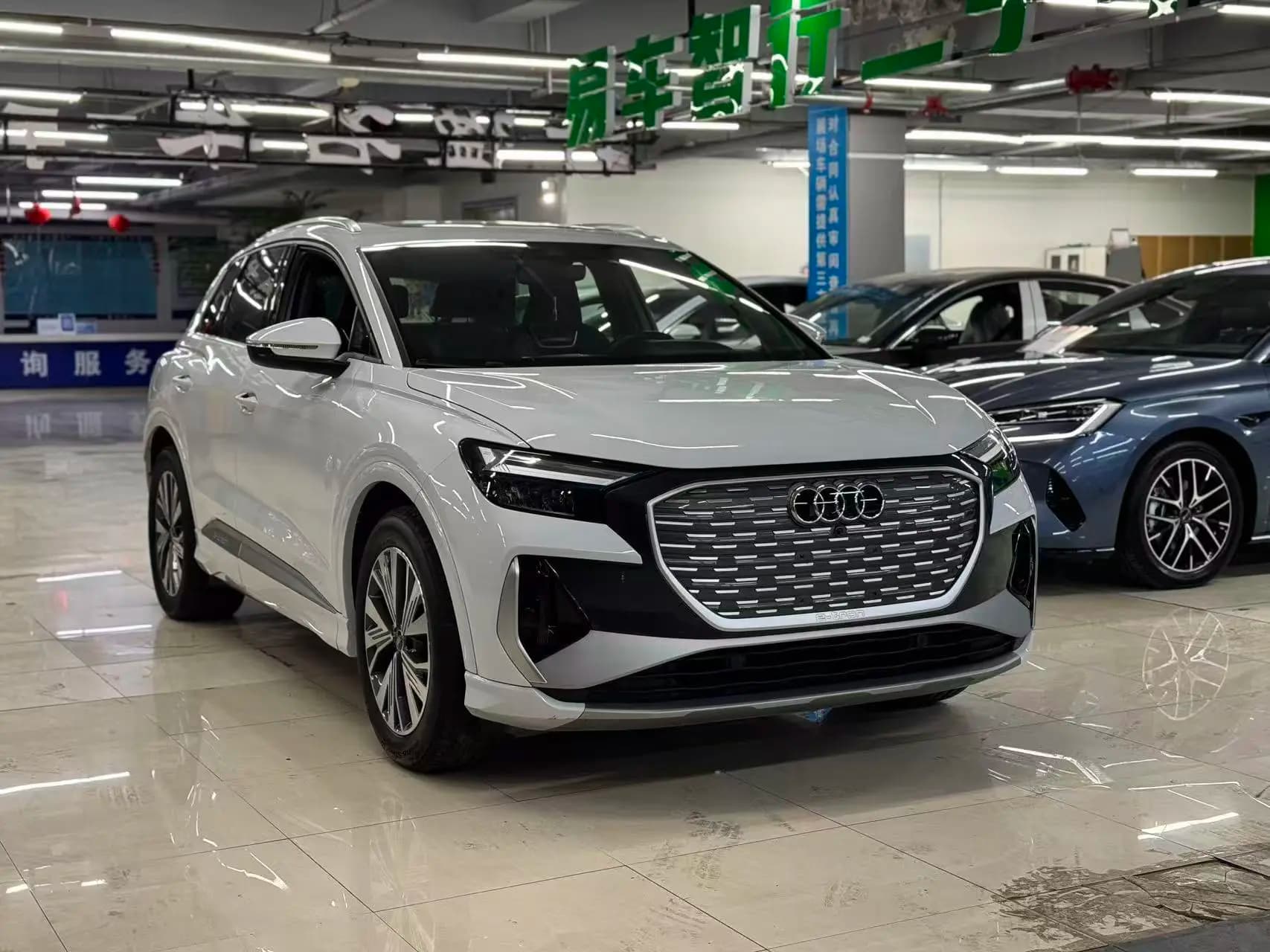 Audi Q4 e-tron 2024 г. 40075 км. — фото 3