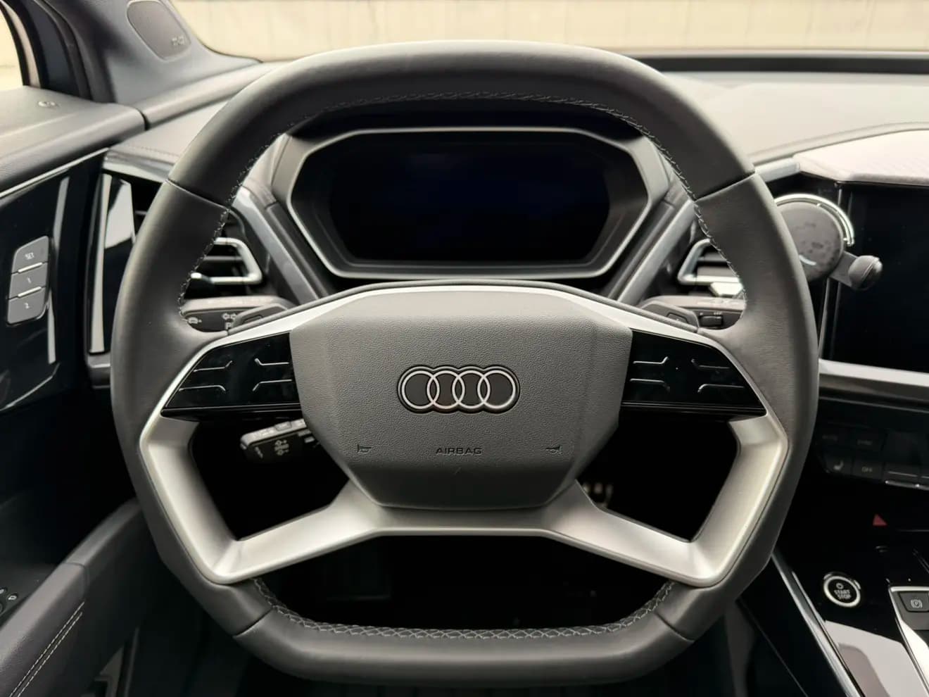 Audi Q4 e-tron 2022 г. 47087 км. — фото 15