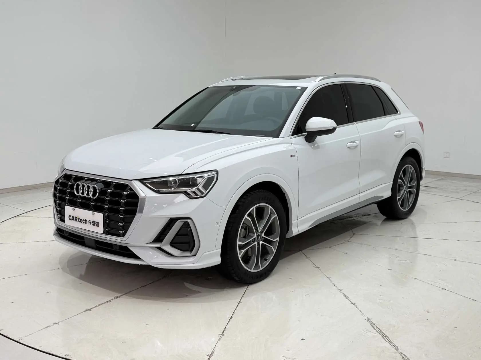Audi Q3 2021 г. 59133 км. — фото 17