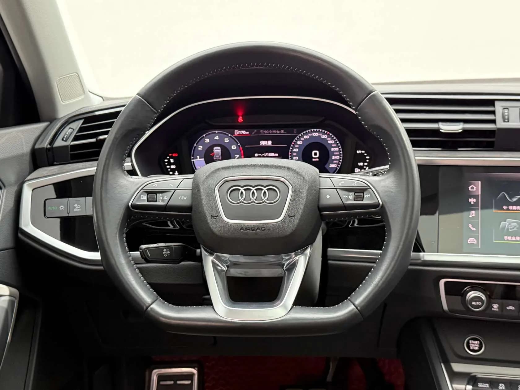 Audi Q3 2021 г. 59133 км. — фото 20