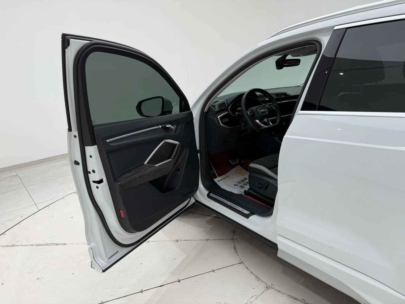 Audi Q3 2021 г. 59133 км. — фото 25