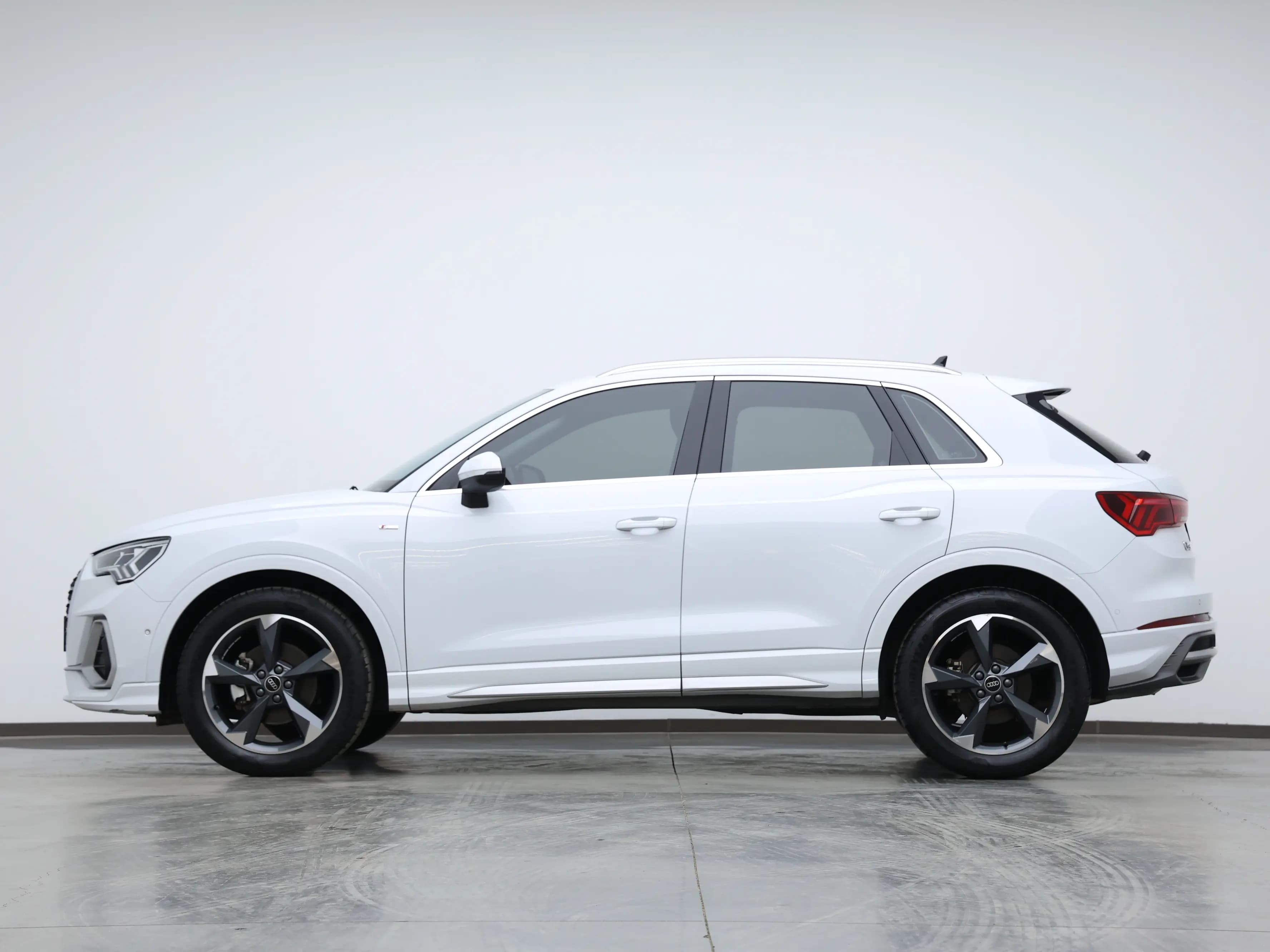 Audi Q3 2022 г. 26735 км. — фото 4