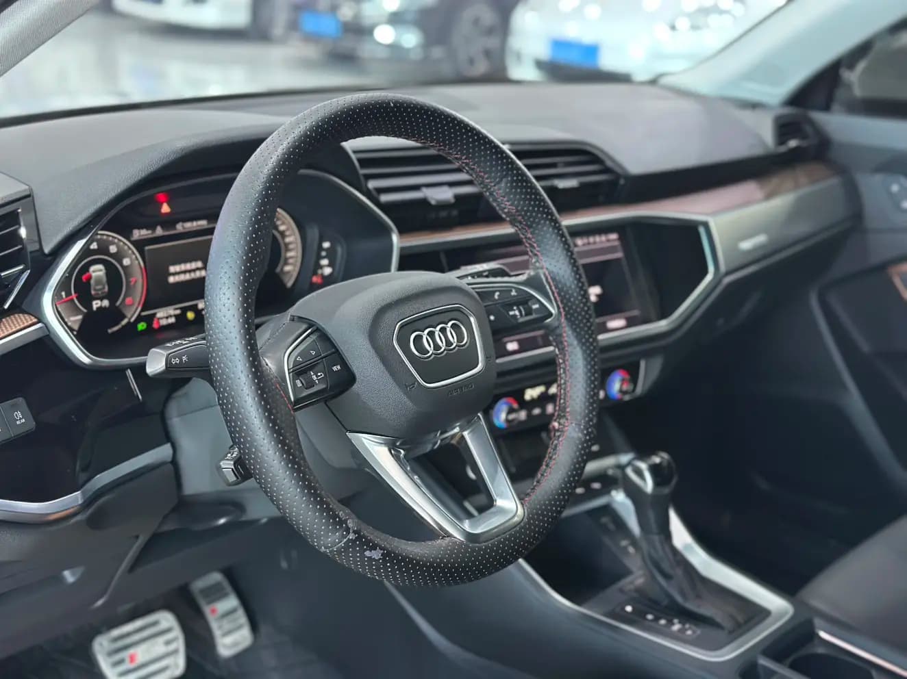 Audi Q3 2022 г. 48137 км. — фото 8