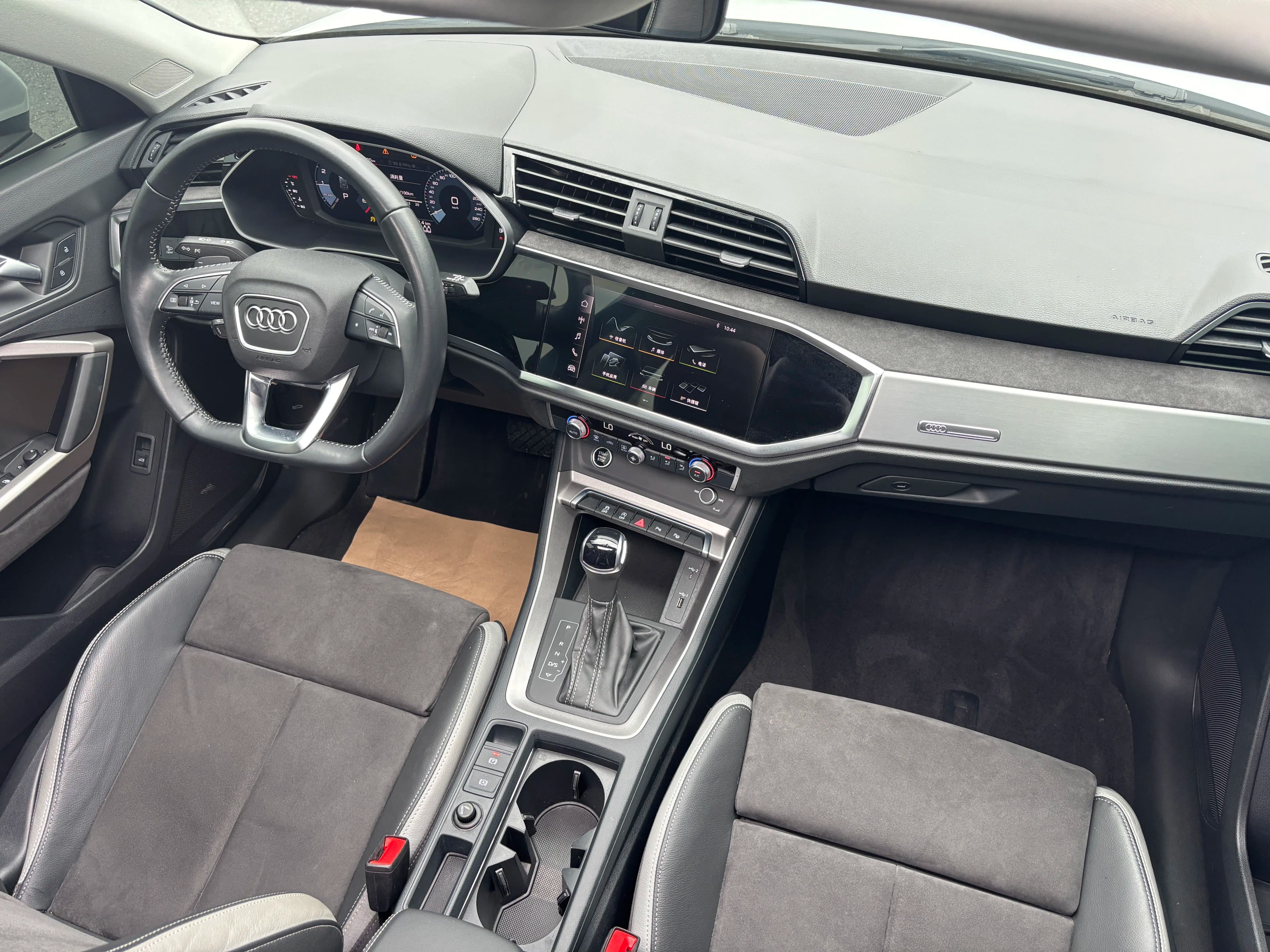 Audi Q3 2022 г. 42138 км. — фото 6